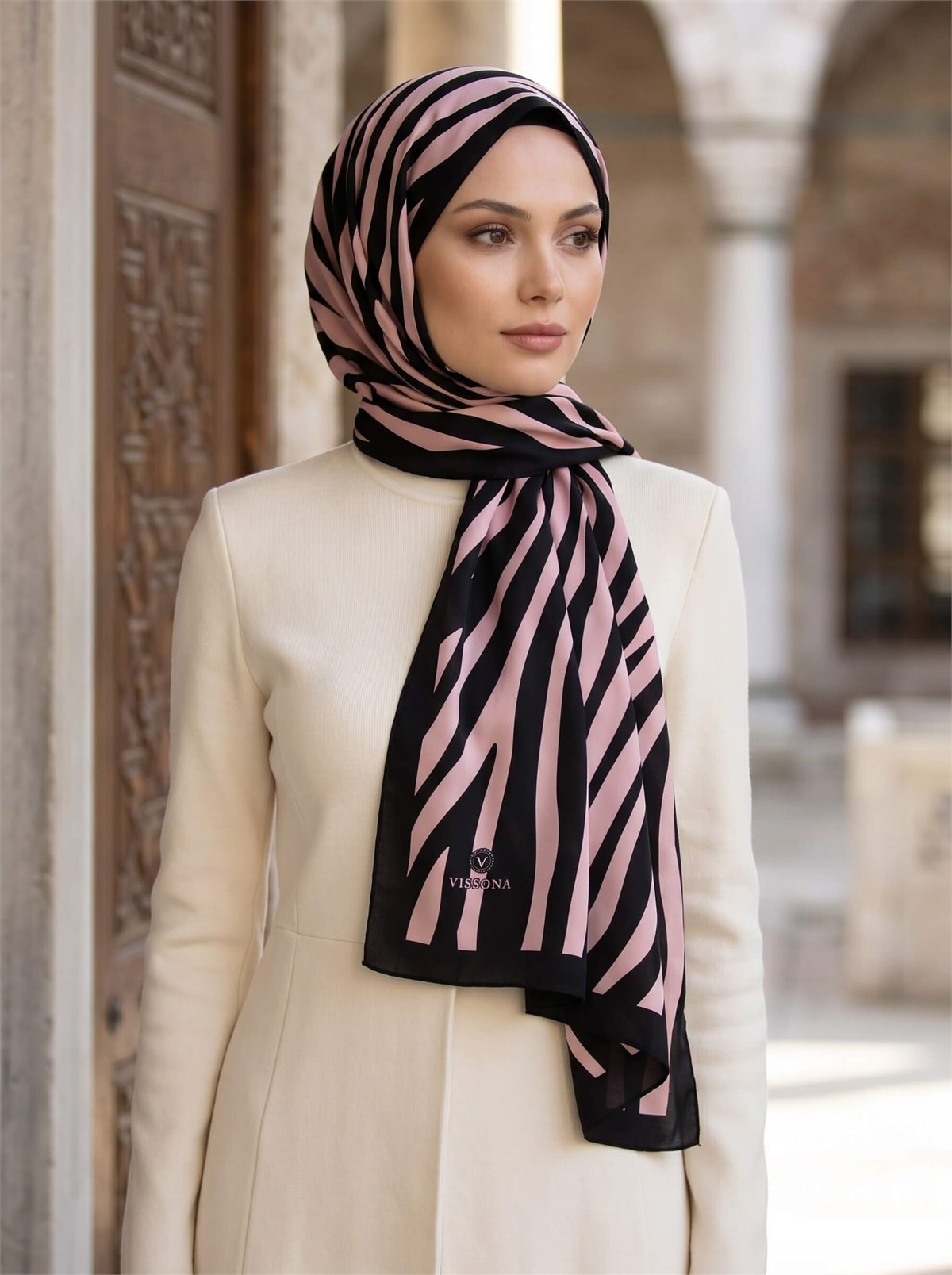 Kırışmaz Krep Şal Zebra Desenli Siyah Pudra 75x195 cm Kaymaz Kolay Şekil Alan