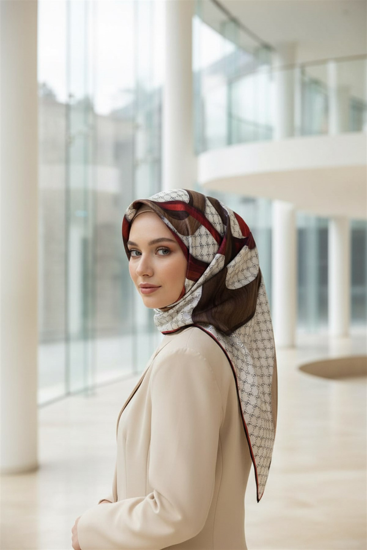 100% Twill Geometrik Halka Desenli Bordo - Vizon Renkli 90x90 Dikim Şekli : El Dikişi Eşarp