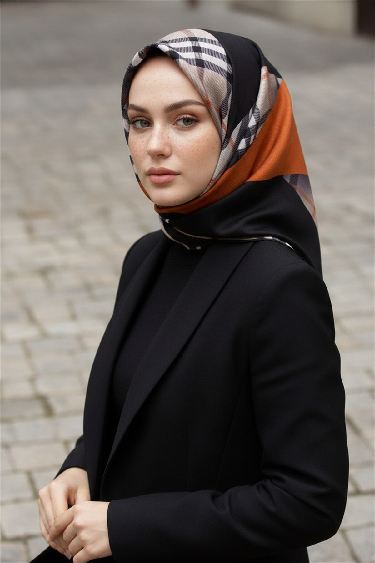 %100 Twill İpek Eşarp 90x90 Taba Siyah Ekose Desenli El Dikişli Kadın Eşarp