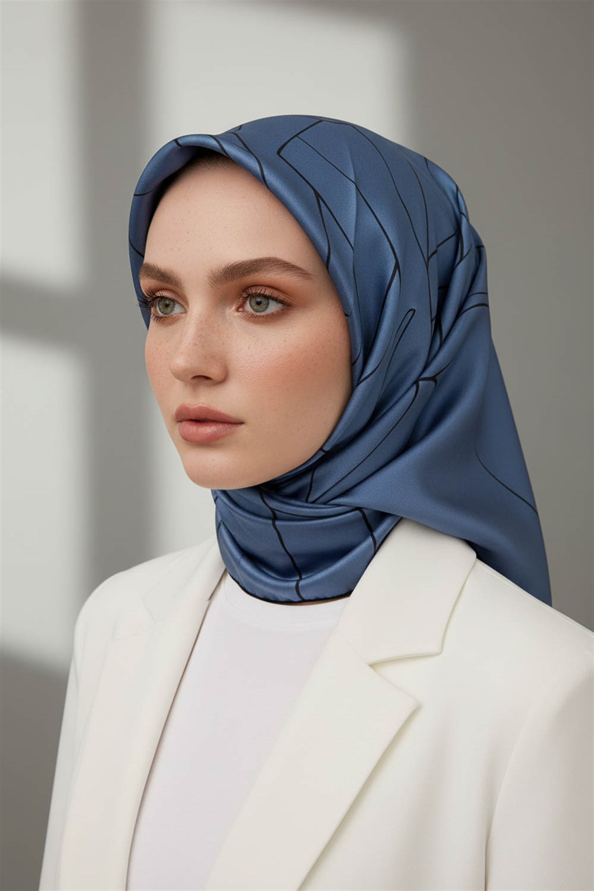 %100 Twill İpek Çizgi Desenli İndigo - Siyah Renkli 90x90 Eşarp Dikim Şekli : El Dikişi