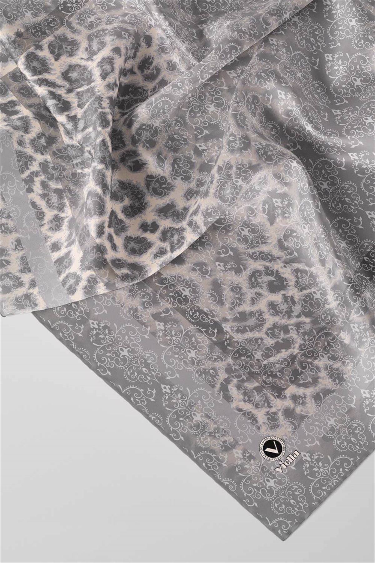 Twill Leopar Desenli Gri Renkli 90x90 Eşarp (İpek İçermez) Kenar Dikiş Şekli El Dikişli