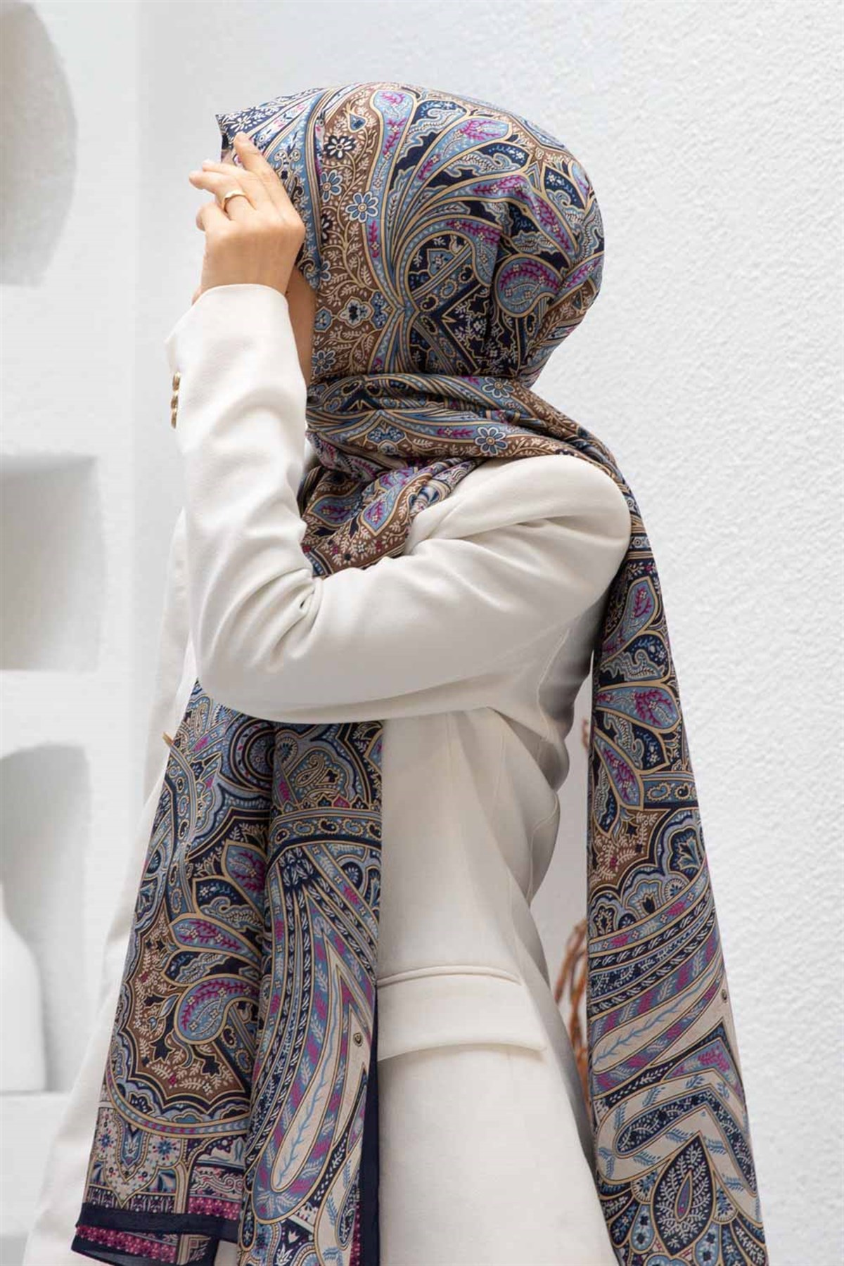 100% İpek Etro Desenli Lacivert - Gold Renkli 92x210 Şal