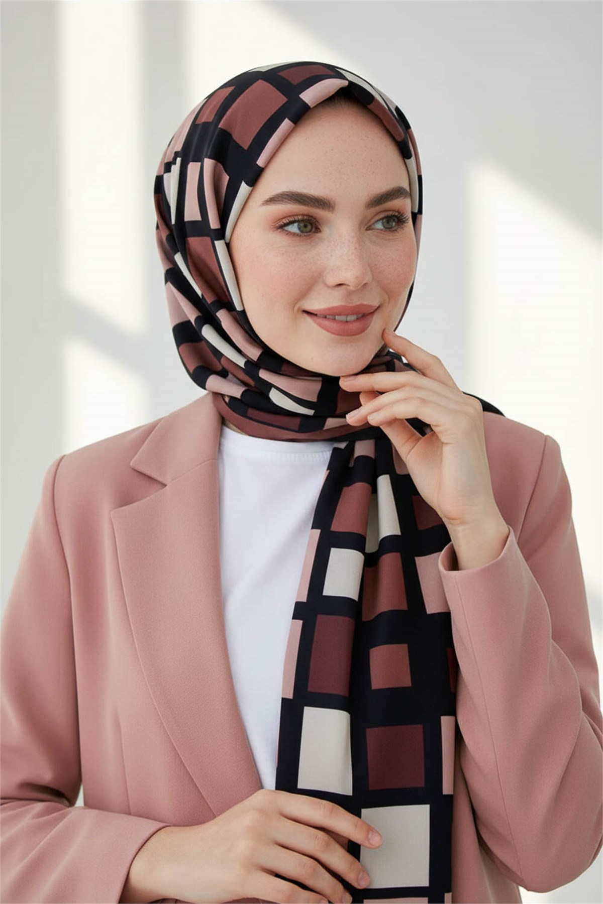 KREP KARE DESENLİ GÜL KURUSU RENKLİ 75X195 KIRIŞMAZ ŞAL