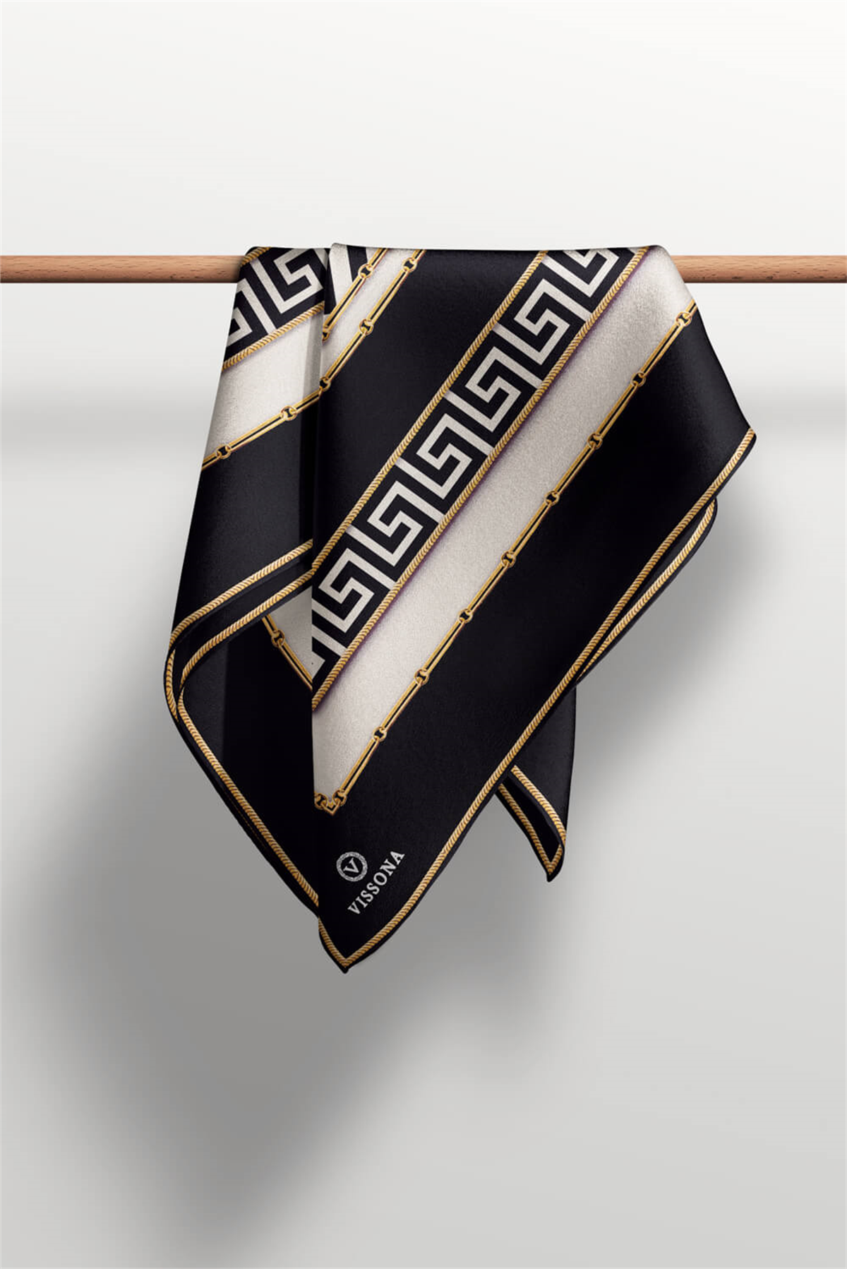 % 57 İPEK % 43 VİSKON Twill İpek Labirent Ve Geometrik Desenli Siyah - Krem Renkli 90x90 Eşarp Dikim Şekli : El Dikişi