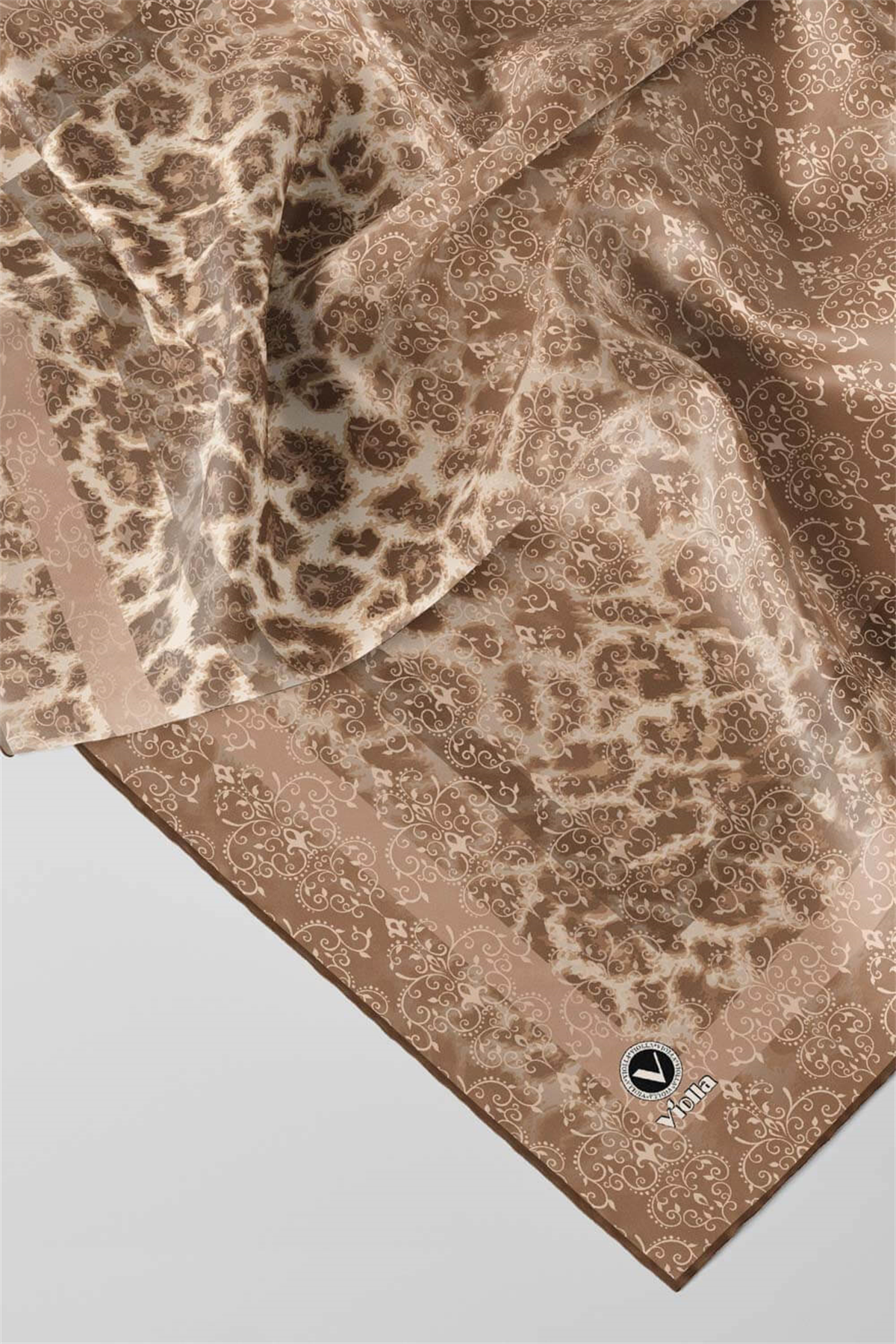 Twill Leopar Desenli Bej Renkli 90x90 Eşarp (İpek İçermez) Kenar Dikiş Şekli El Dikişli