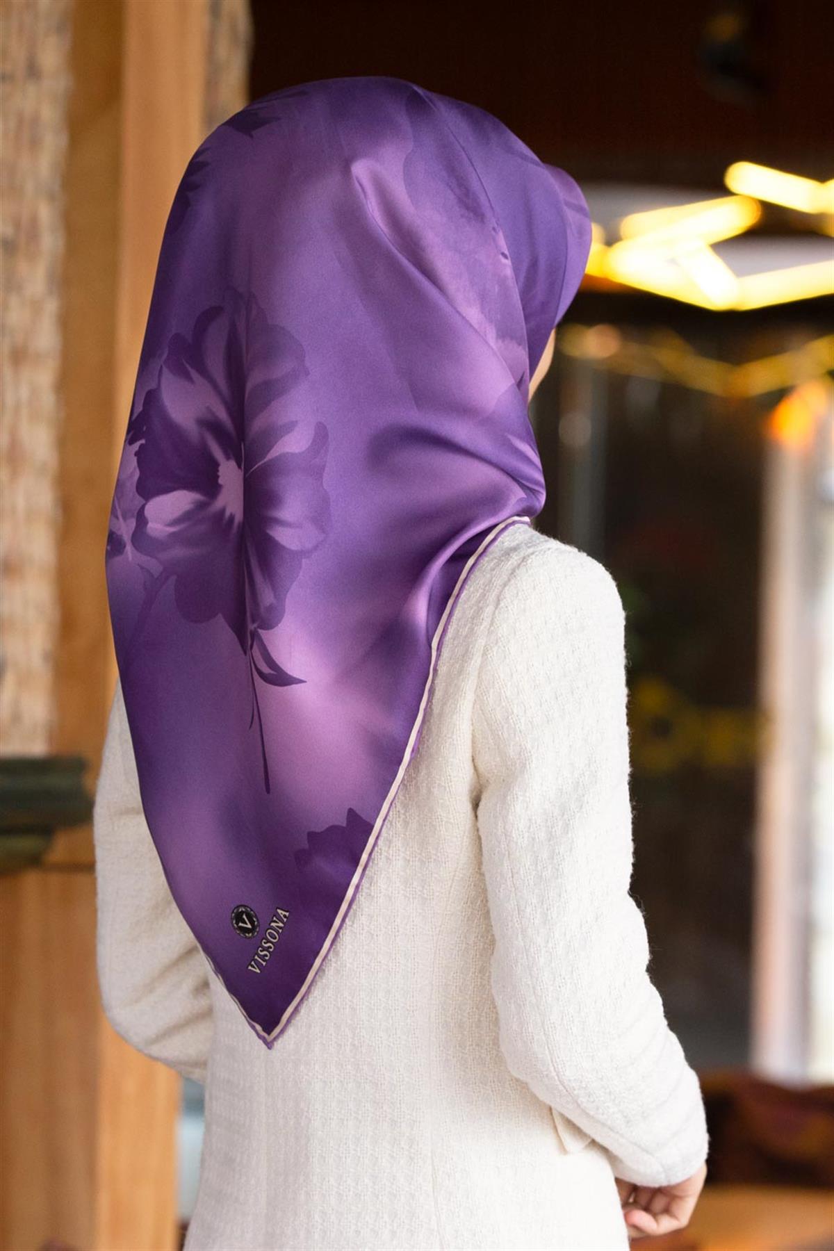 % 57 İPEK % 43 VİSKON Twill İpek Çiçek Desenli Lila Renkli 90x90 Dikim Şekli : El Dikişi Eşarp