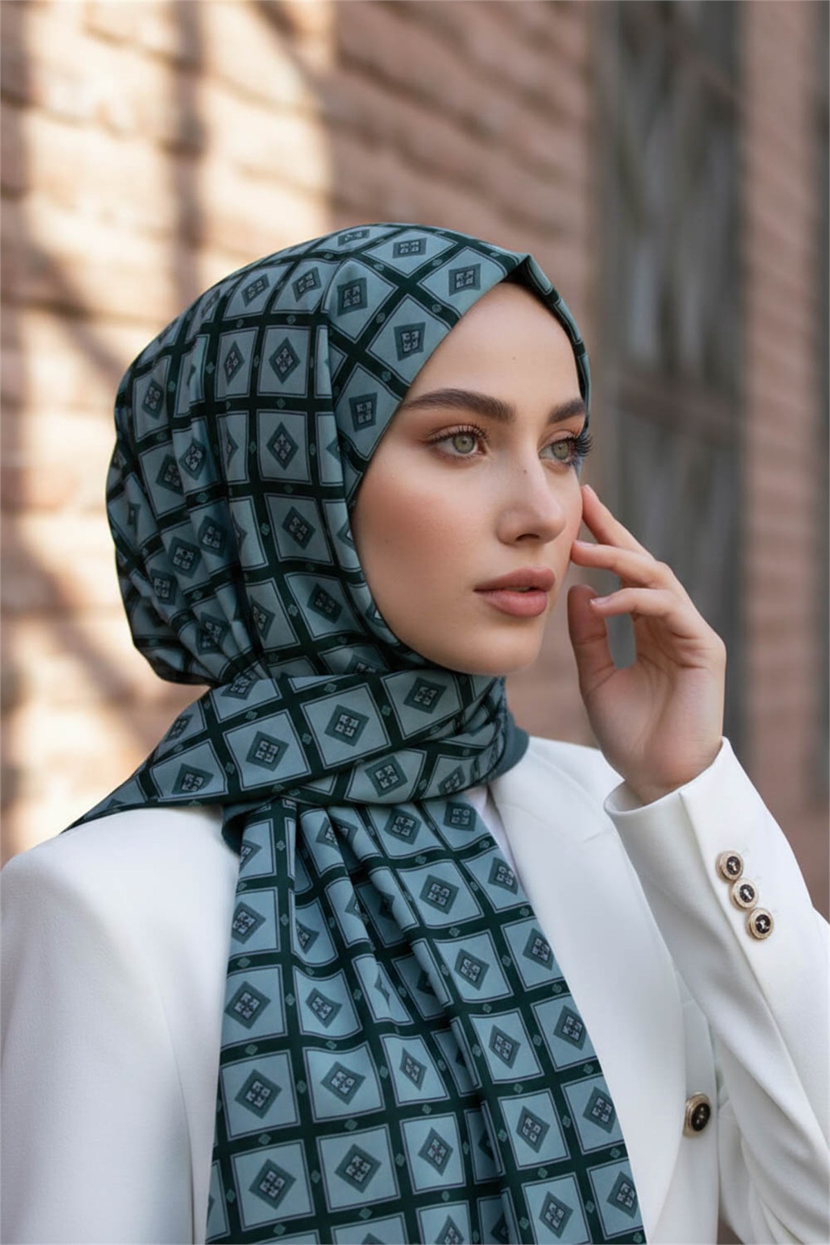 KREP KARE DESENLİ ZÜMRÜT YEŞİLİ RENKLİ 75X195 KIRIŞMAZ ŞAL