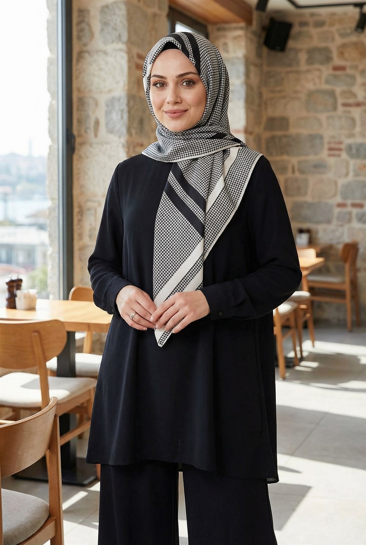 Twill Çizgili Pötikareli Çizgili Desenli Krem Renkli 90x90 Eşarp (İpek İçermez)