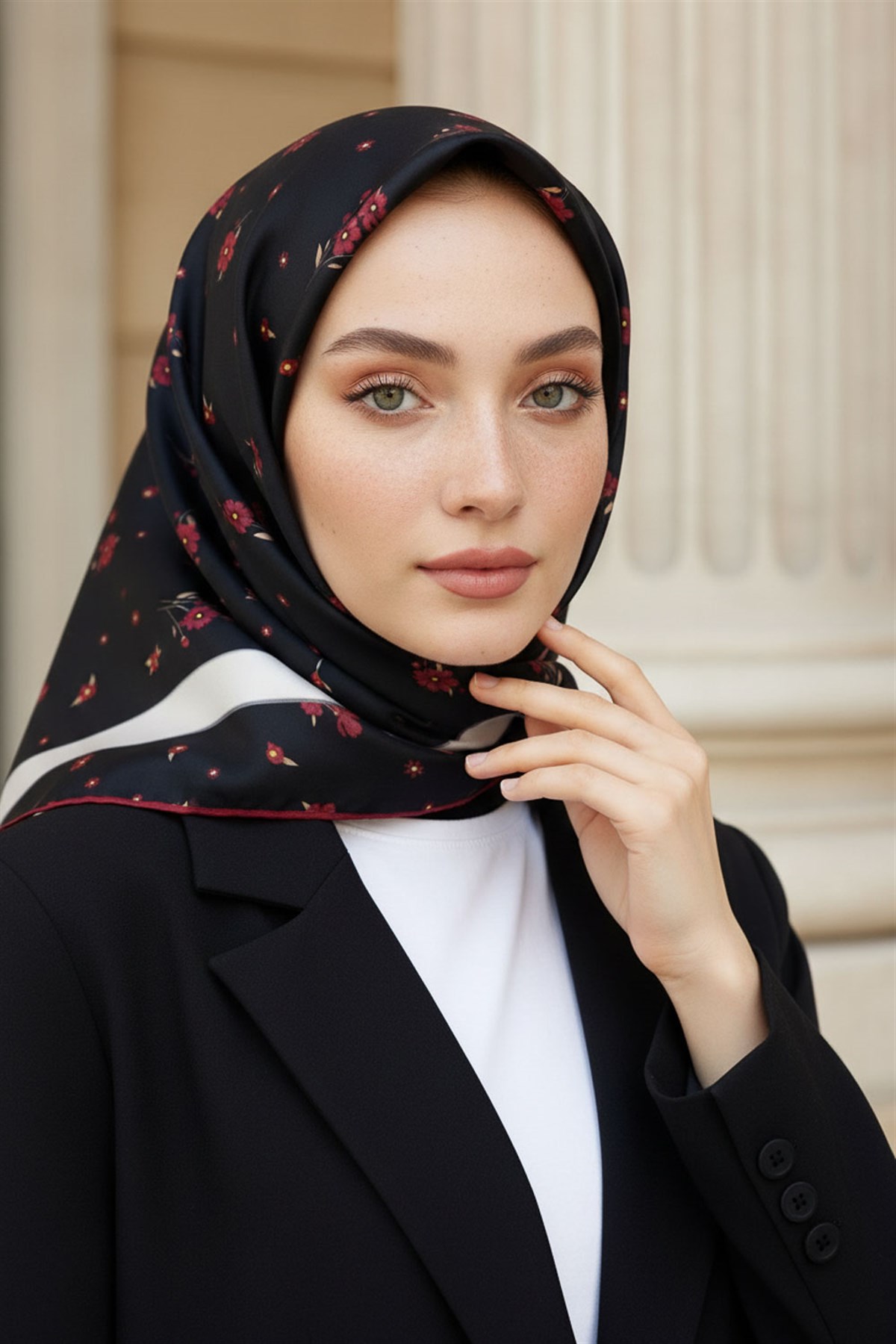 % 57 İPEK % 43 VİSKON Twill İpek Çıtır Çiçek Desenli Siyah - Bordo Renkli 90x90 Eşarp Dikim Şekli : El Dikişi