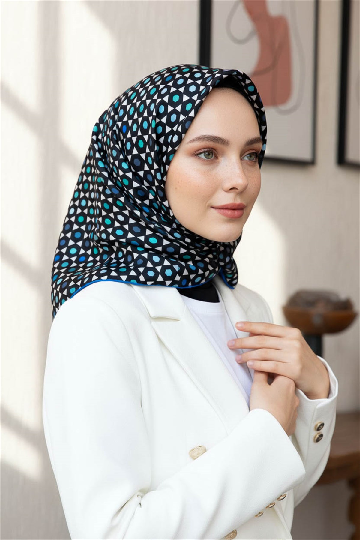%100 Twill İpek Nokta Desenli Siyah - Saks Renkli 90x90 Eşarp Dikim Şekli : El Dikişi