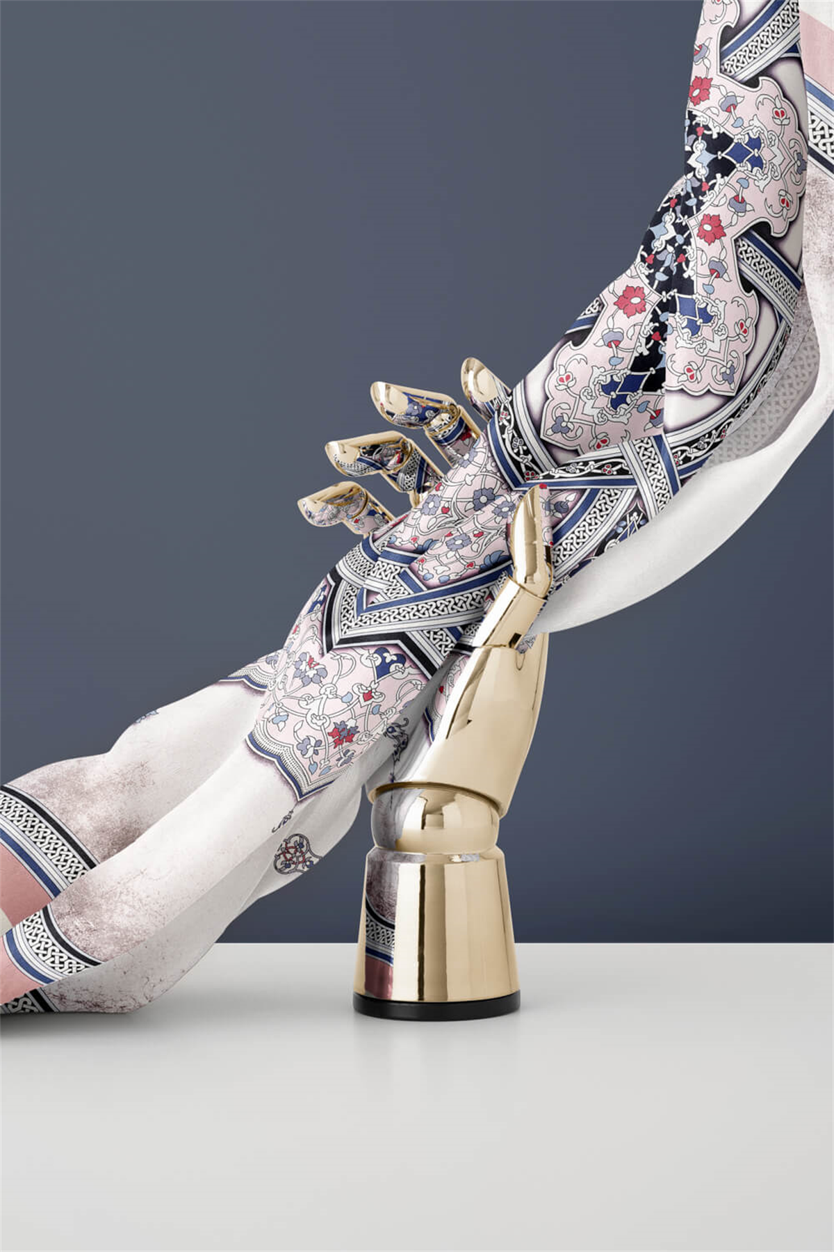 % 57 İPEK % 43 VİSKON Twill İpek Şal Desenli Pudra - Bebe Mavisi Renkli 90x90 Eşarp Dikim Şekli : El Dikişi