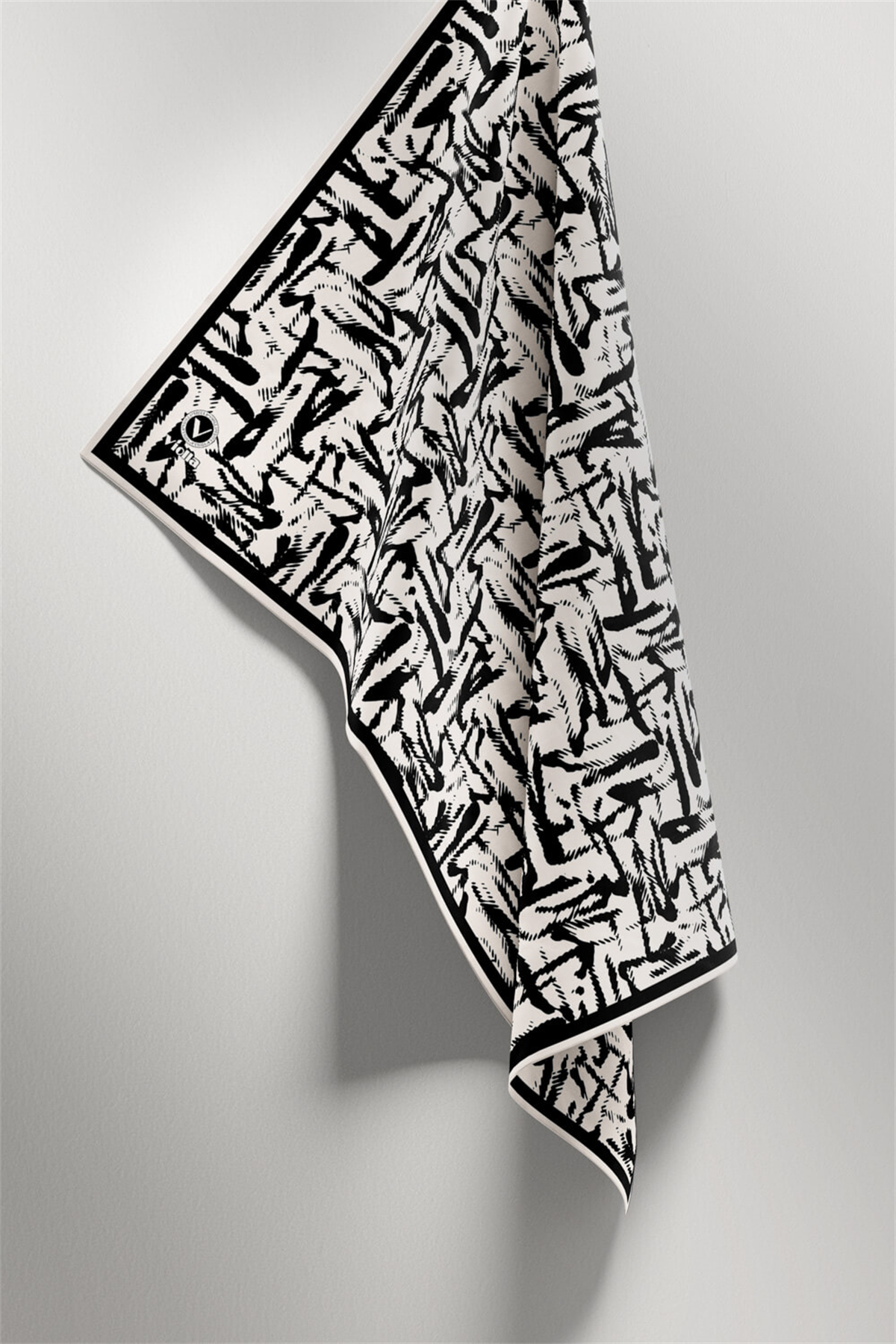 Twill Geometrik Desenli Siyah - Krem Renkli 90x90 Eşarp (İpek İçermez) Dikim Şekli : El Dikişi