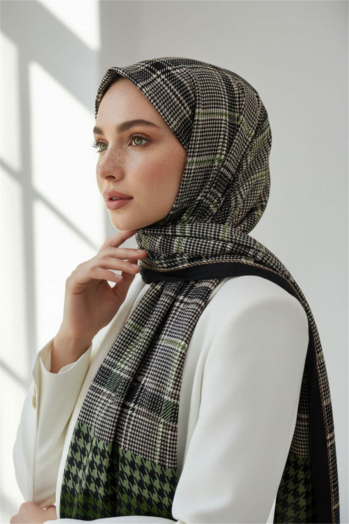 KREP EKOSELİ KAZAYAK DESENLİ ZÜMRÜT YEŞİLİ RENKLİ 75X195 KIRIŞMAZ ŞAL