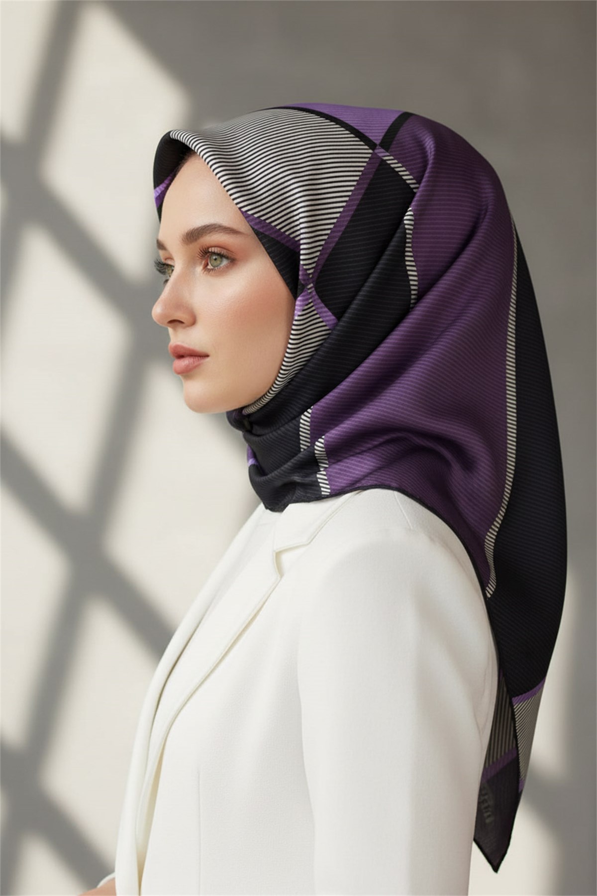 %100 Twill İpek Geometrik Desenli Lila Renkli 90x90 Eşarp Dikim Şekli : El Dikişi