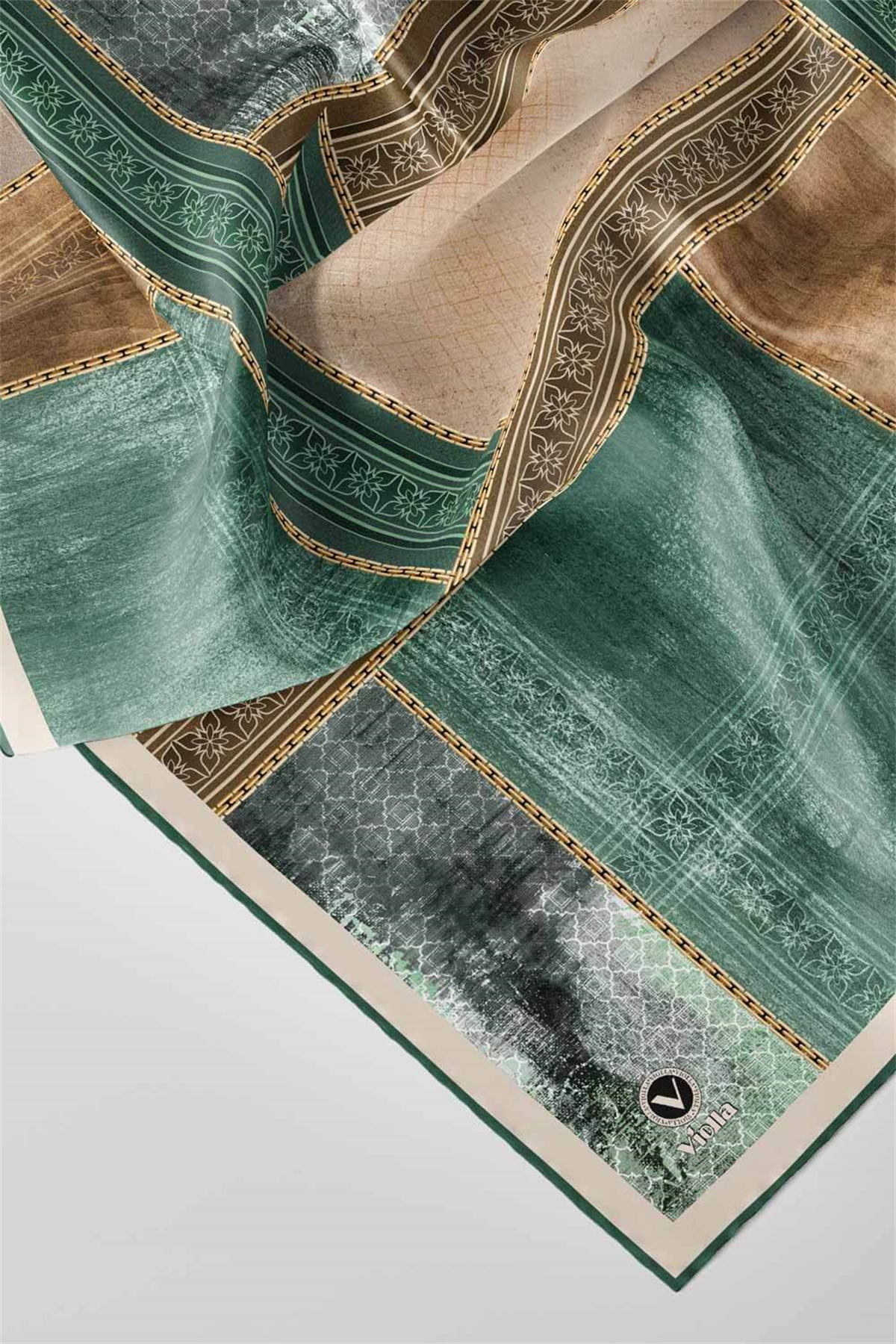 Twill Dokulu Ve Geometrik Desenli Petrol Yeşili Renkli 90x90 Eşarp (İpek İçermez) Dikim Şekli : El Dikişi