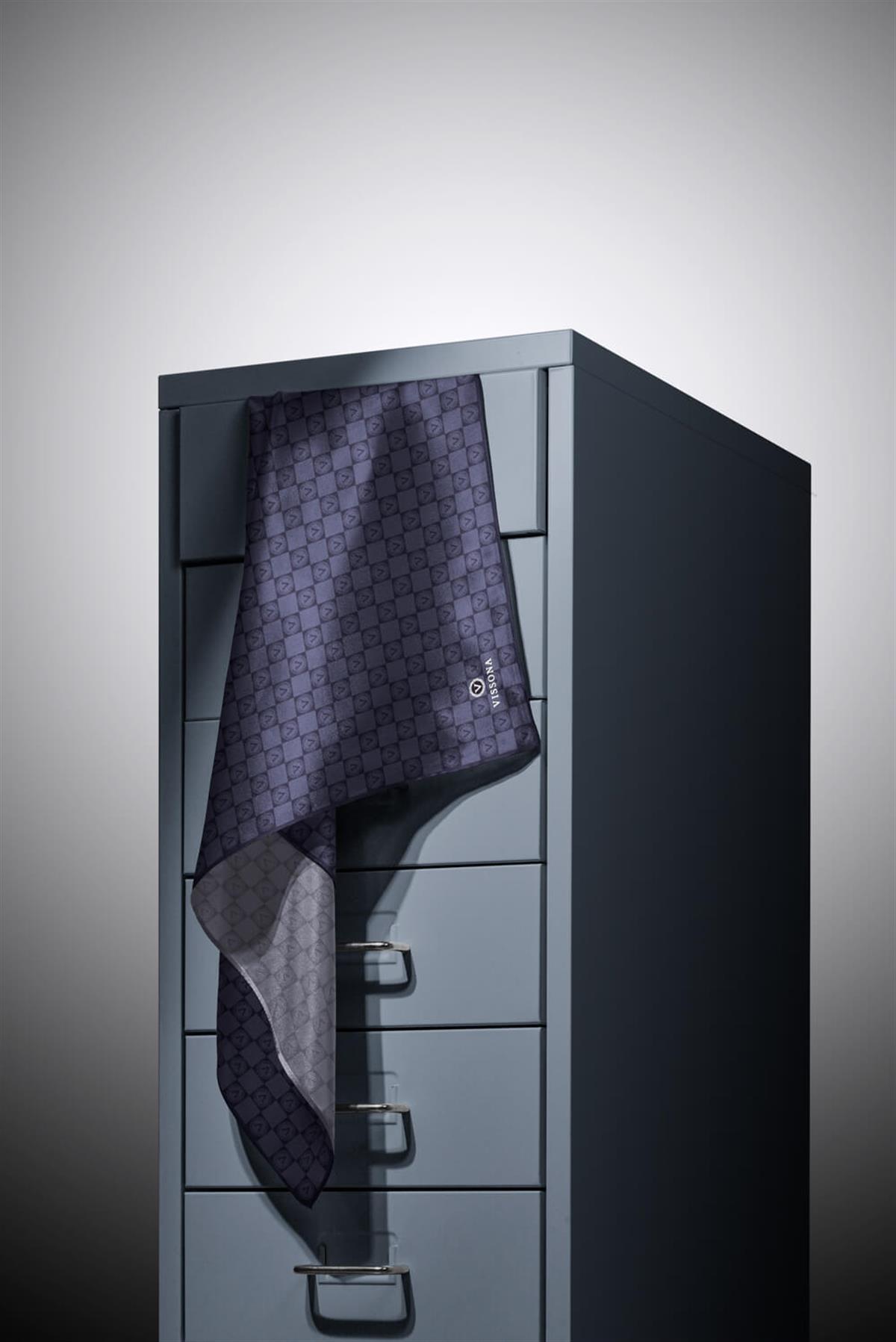 %100 Twill İpek Monogram Desenli Füme Renkli 90x90 Eşarp Dikim Şekli : El Dikişi