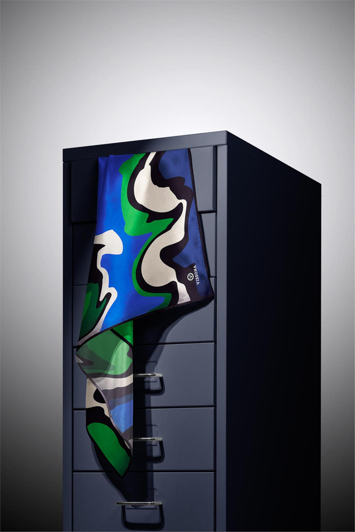 100% Twill İpek Dalga Desenli Saks - Zümrüt Yeşili Renkli 90x90 Dikim Şekli : El Dikişi Eşarp