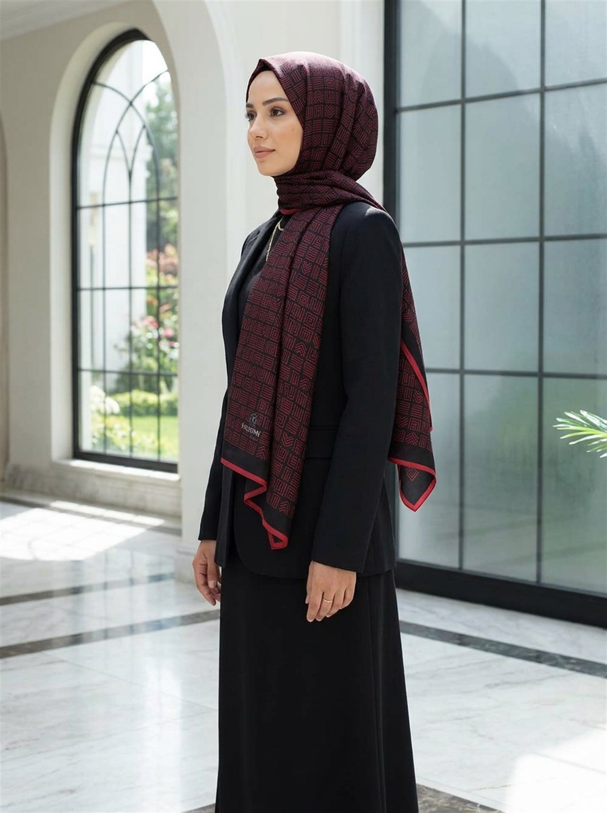 % 100 İPEK ETNİK DESENLİ SİYAH - KIRMIZI RENKLİ ŞAL
