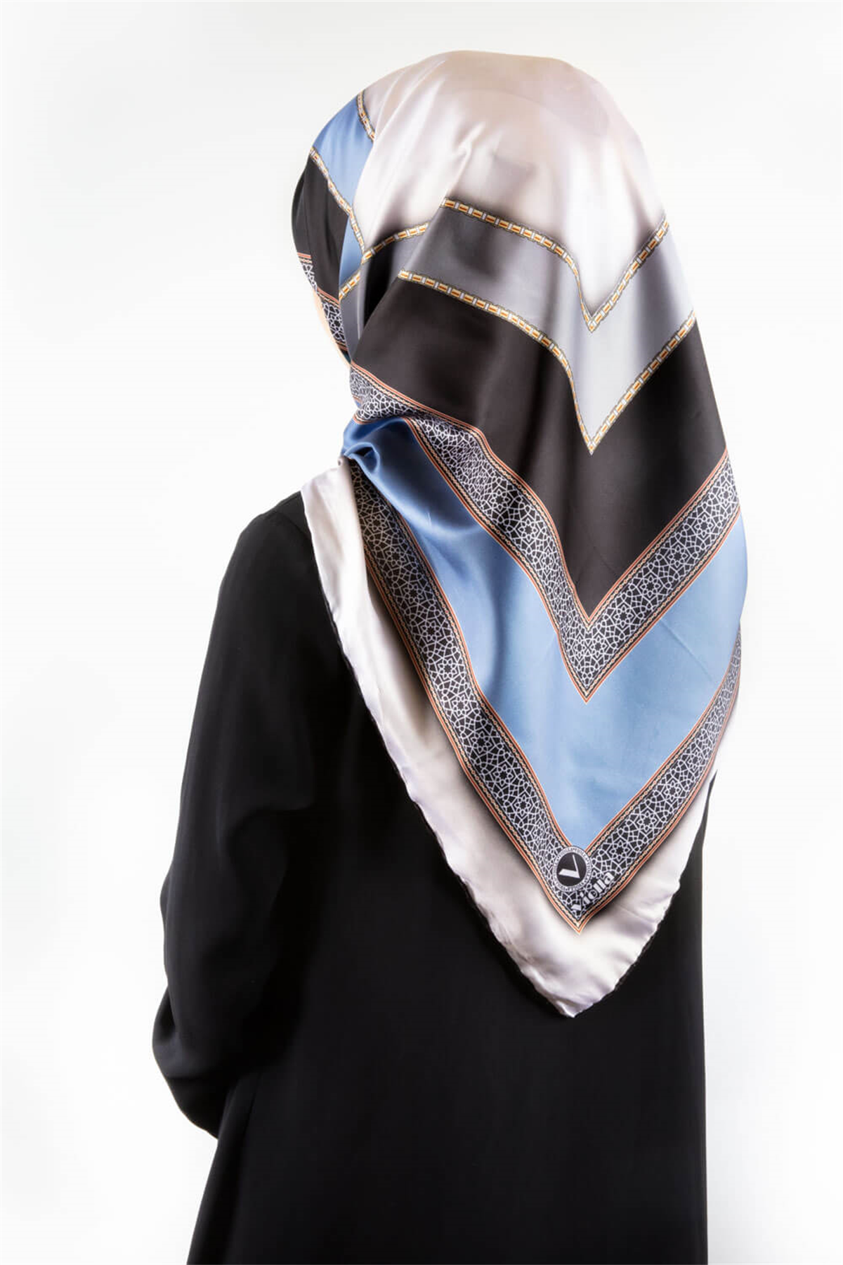 Twill Gold Detaylı ve Antik Motif Desenli Petrol Yeşili - İndigo Renkli 90x90 Eşarp (İpek İçermez) Kenar Dikiş Şekli El Dikişli