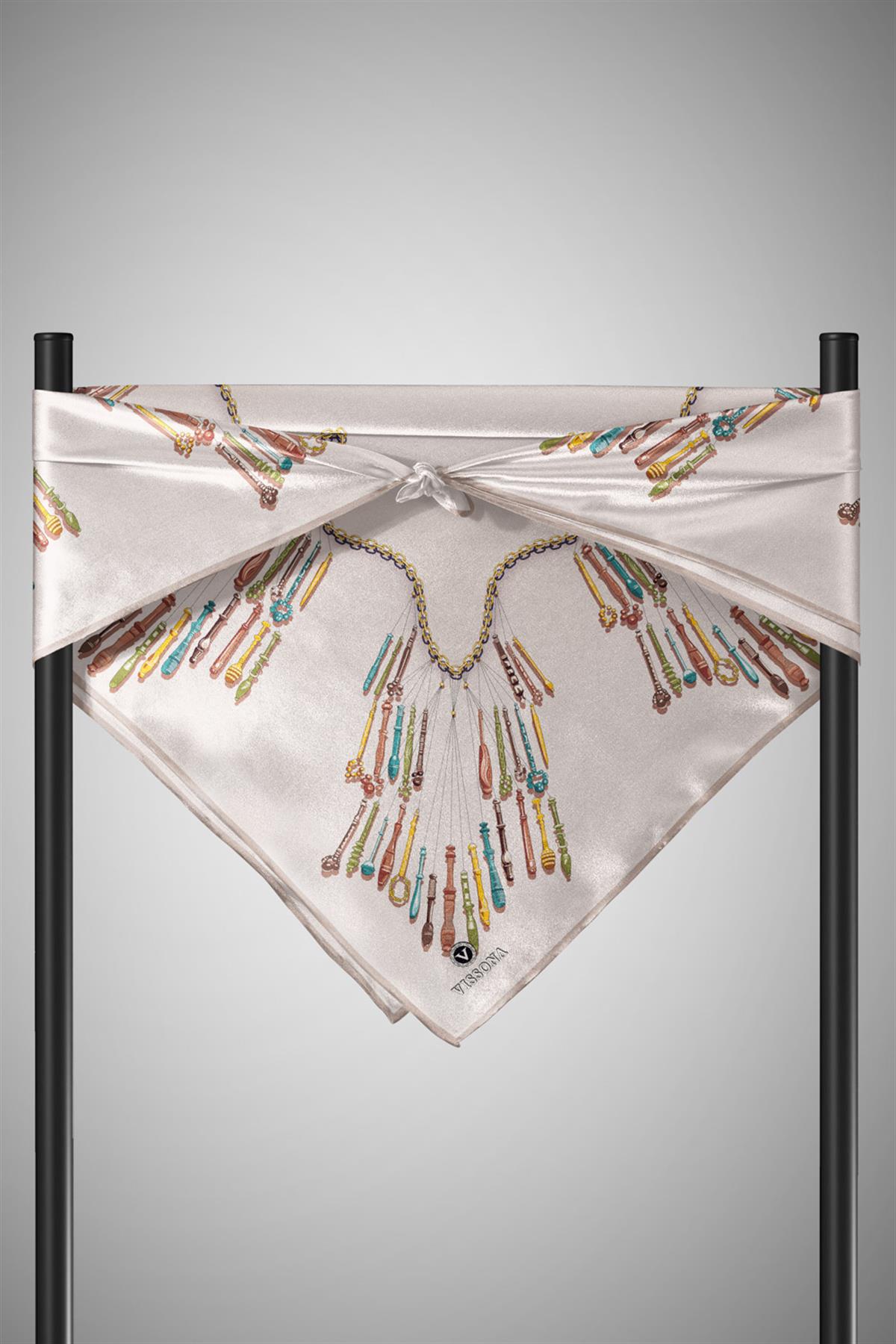 %100 Twill İpek Zincir Desenli Krem Renkli 90x90 Eşarp Dikim Şekli : El Dikişi