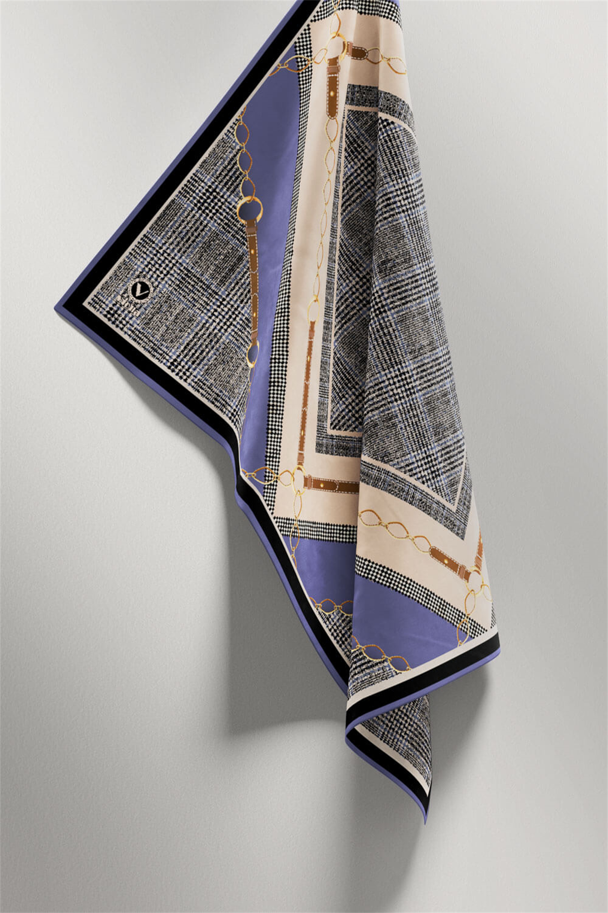 Twill Kemer ve Zincir Detaylı Ekose Desenli İndigo Renkli 90x90 Eşarp (İpek İçermez) Kenar Dikiş Şekli El Dikişli