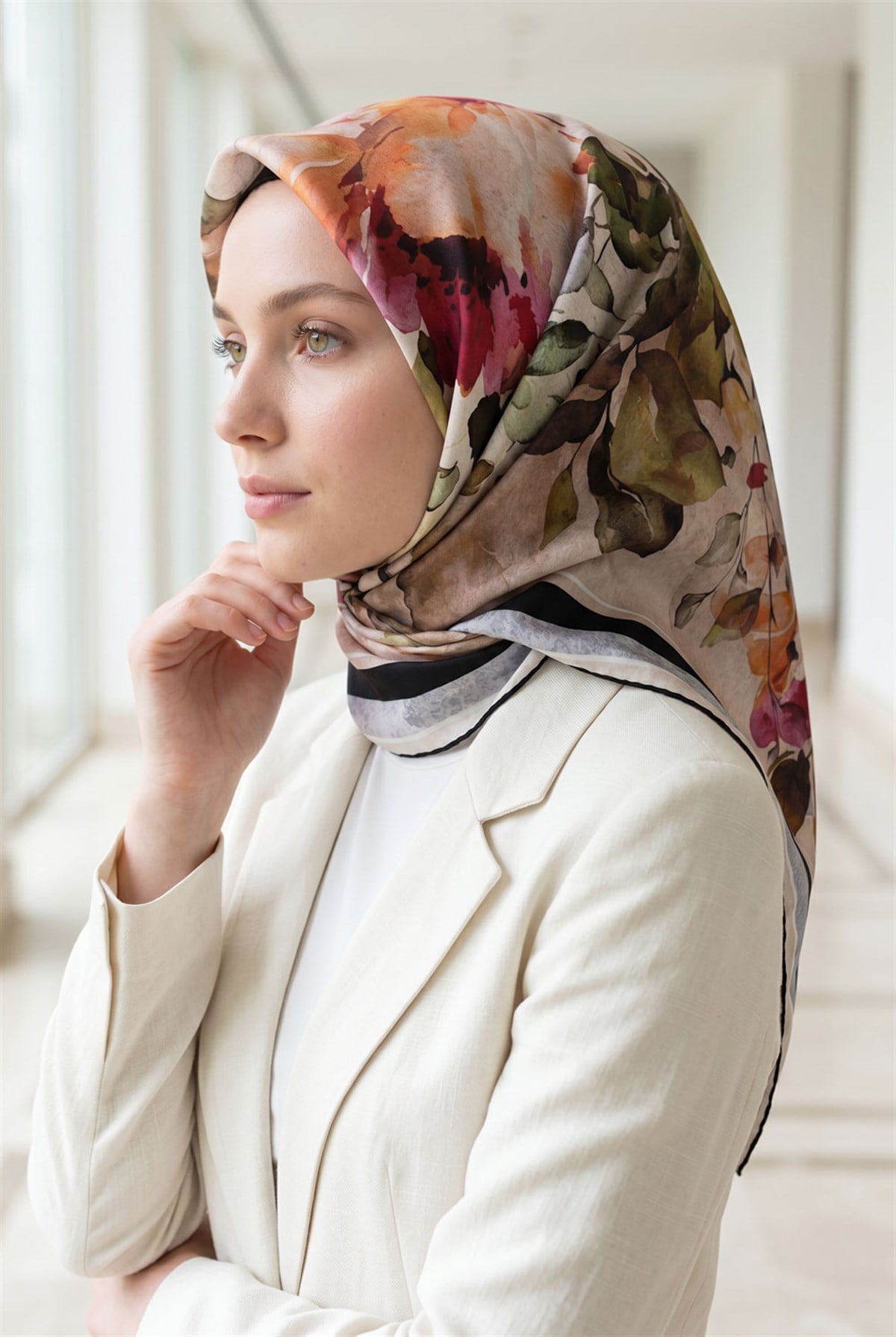 %100 Twill İpek Bahar Çiçekleri Desenli Siyah - Haki Renkli 90x90 Eşarp Dikim Şekli : El Dikişi