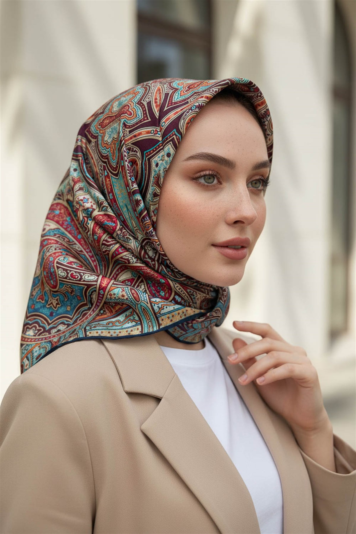 100% Twill İpek Etnik Desenli Lacivert Renkli 90x90 Dikim Şekli : El Dikişi Eşarp