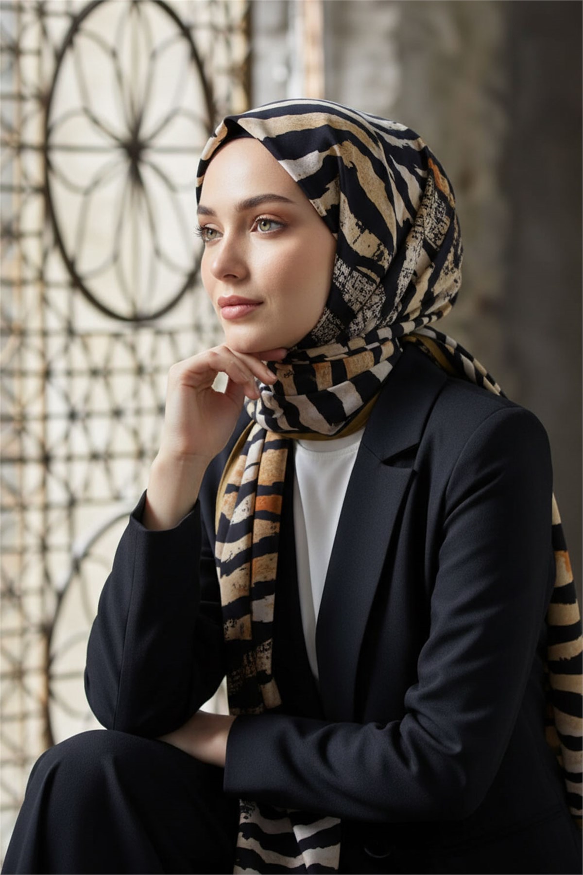 KREP ZEBRA DESENLİ TABA - SİYAH RENKLİ 75X195 KIRIŞMAZ ŞAL