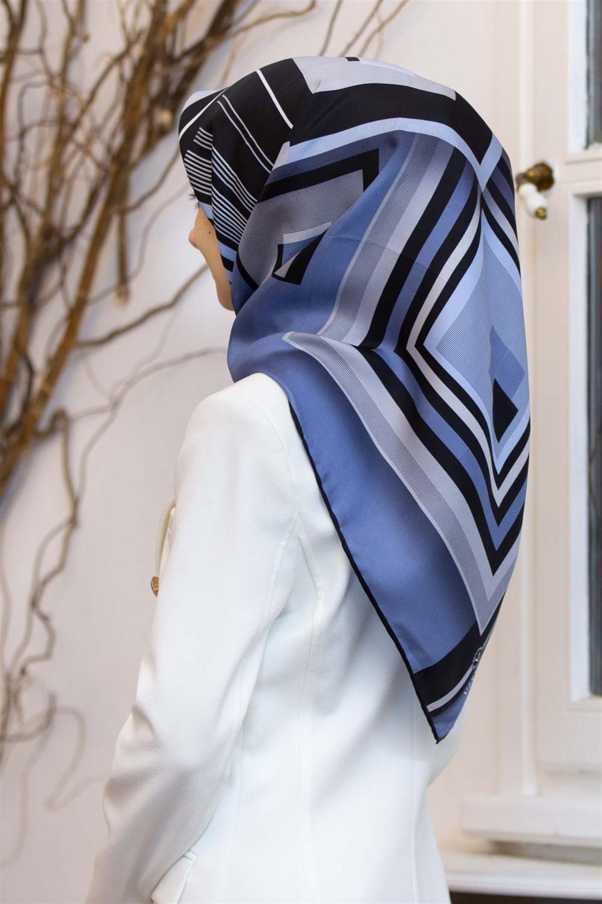 %100 Twill İpek Kare Desenli İndigo - Gri Renkli 90x90 Eşarp Kenar Dikiş Şekli El Dikişli