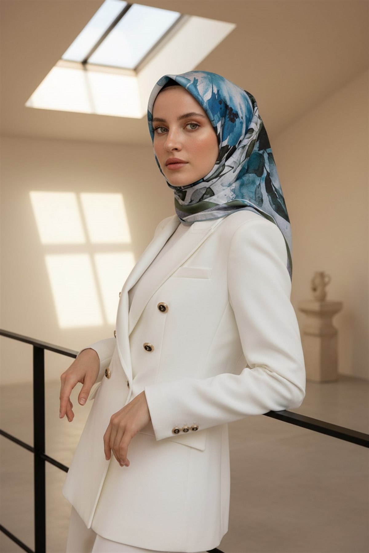 %100 Twill İpek Bahar Çiçekleri Desenli Petrol Yeşili - Haki Renkli 90x90 Eşarp Dikim Şekli : El Dikişi