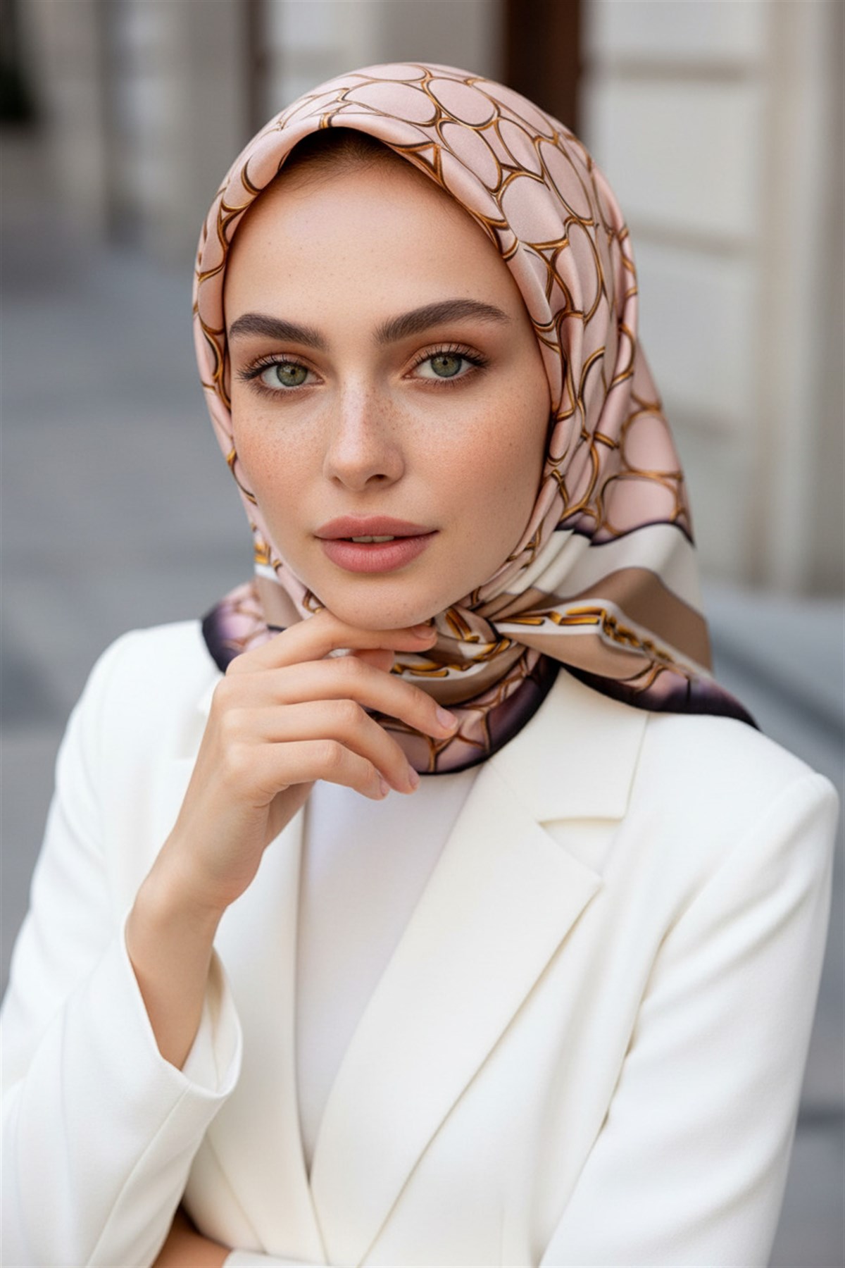 %100 Twill İpek Zincir Desenli Pudra - Bej Renkli 90x90 Eşarp Kenar Dikiş Şekli El Dikişli