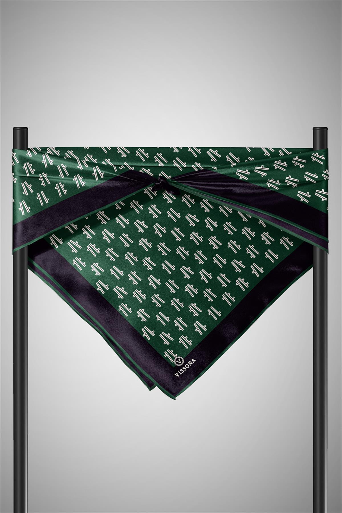 %100 Twill İpek Geometrik Desenli Zümrüt Yeşili Renkli 90x90 Eşarp Dikim Şekli : El Dikişi