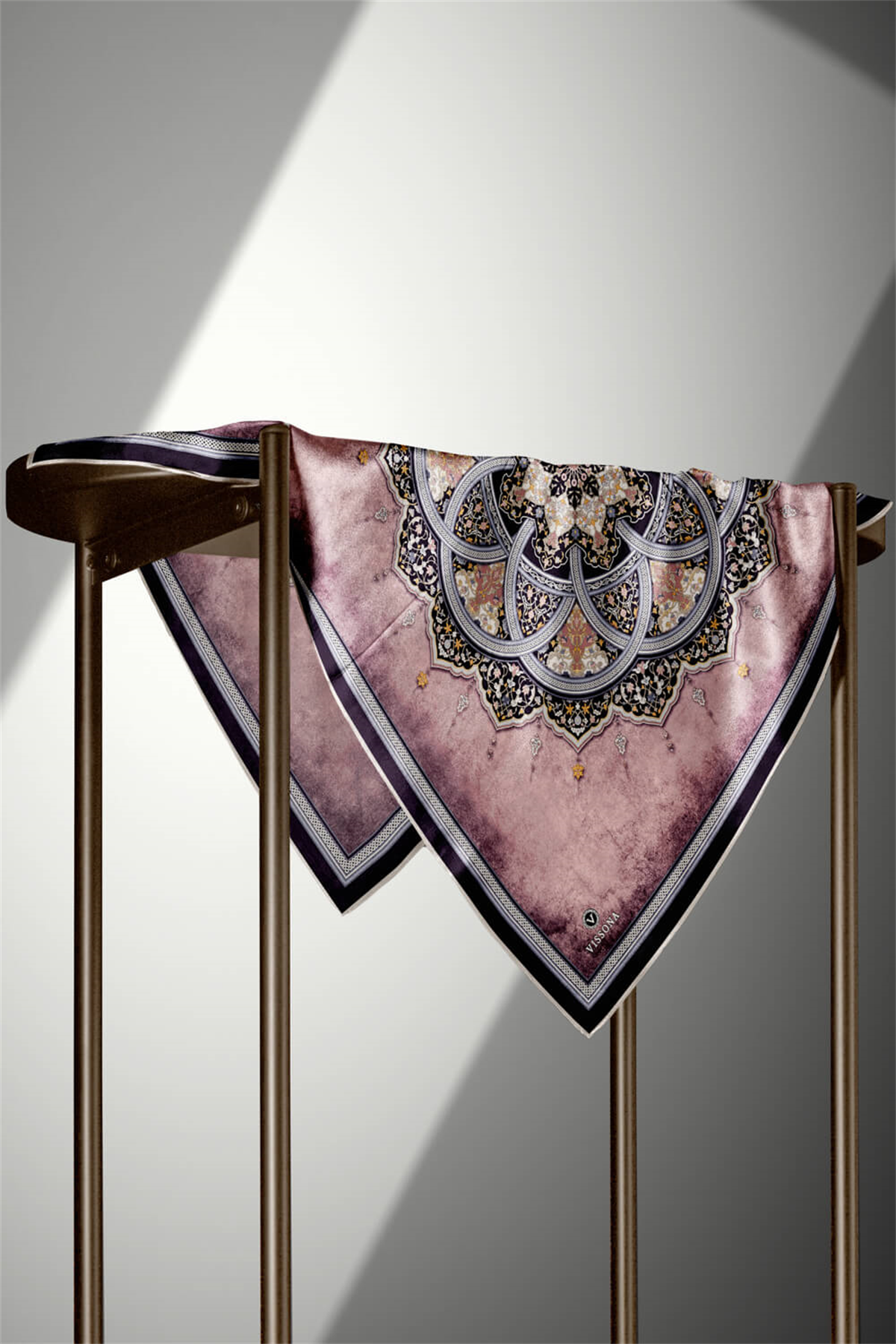 % 57 İPEK % 43 VİSKON Twill İpek Şal Desenli Pudra - Siyah Renkli 90x90 Eşarp Dikim Şekli : El Dikişi