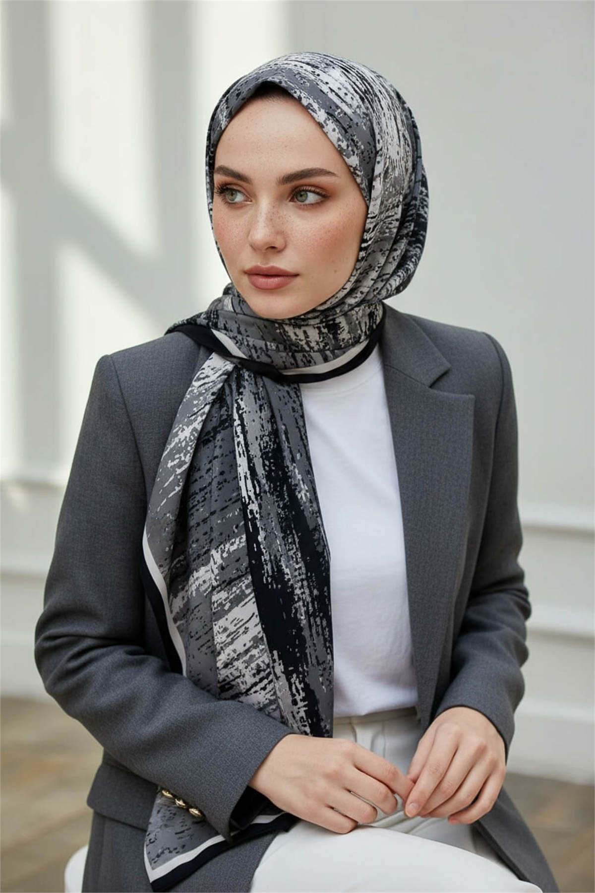 KREP FIRÇA DESENLİ SİYAH RENKLİ 75X195 KIRIŞMAZ ŞAL