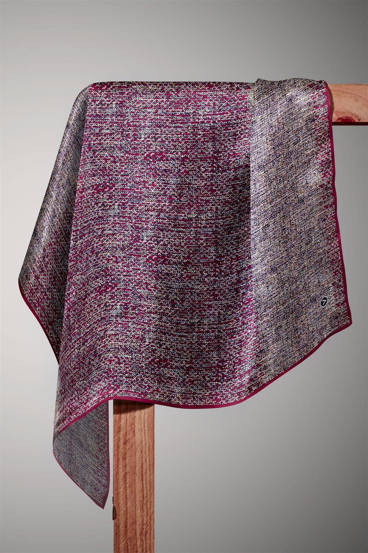 %100 Twill İpek Dokulu Desen Bordo - Camel Renkli 90x90 Eşarp Kenar Dikiş Şekli El Dikişli