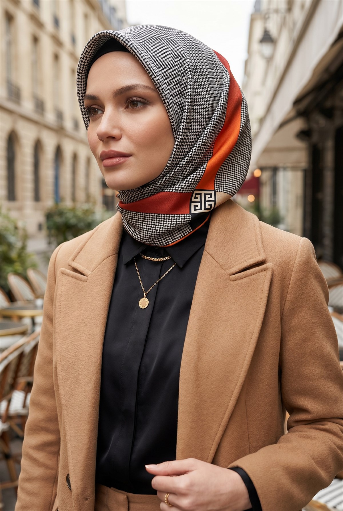 %100 Twill İpek Kazayağı Desenli Turuncu - Taba Renkli 90x90 Eşarp Dikim Şekli : El Dikişi