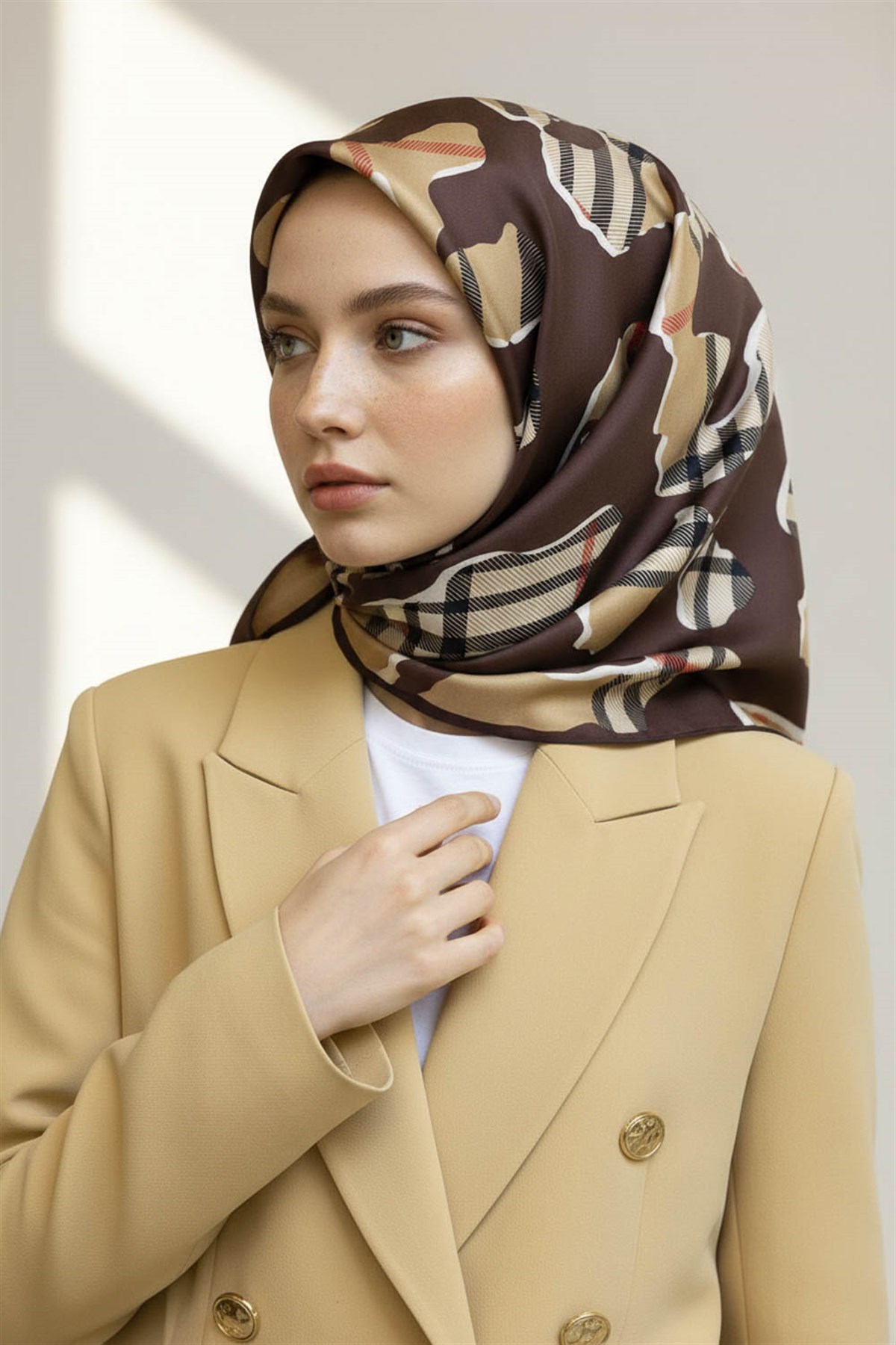 %100 Twill İpek Leopar Desenli Kahverengi - Bej Renkli 90x90 Eşarp Dikim Şekli : El Dikişi