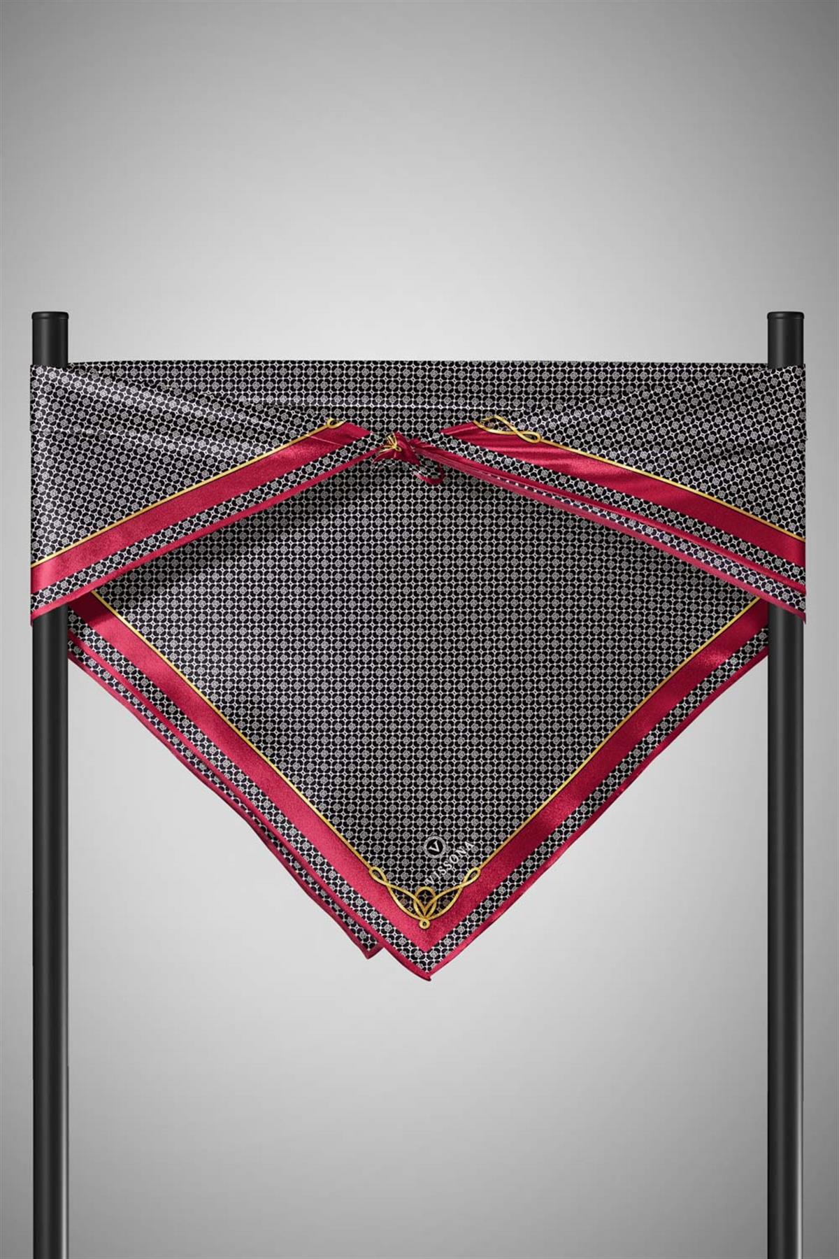 %100 Twill İpek Minik Motif Desenli Siyah - Bordo Renkli 90x90 Eşarp Dikim Şekli : El Dikişi