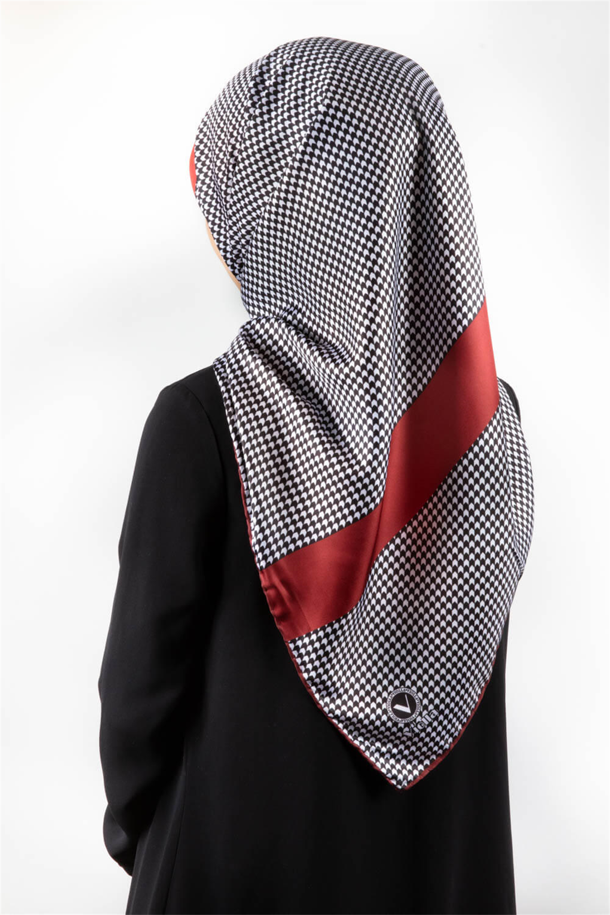 Twill Kazayaklı Şerit Desenli Bordo Renkli 90x90 Eşarp (İpek İçermez) Dikim Şekli : El Dikişi