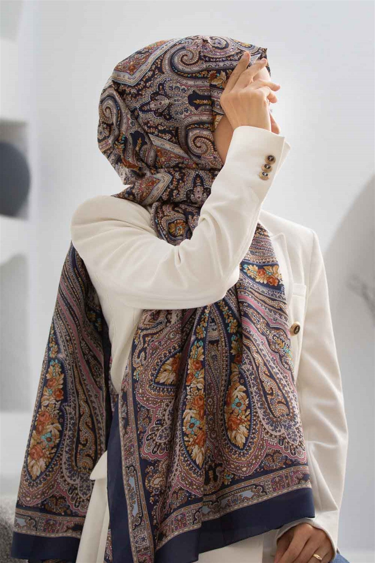 %100 İpek Etro Desenli Lacivert Renkli 92x210 Şal
