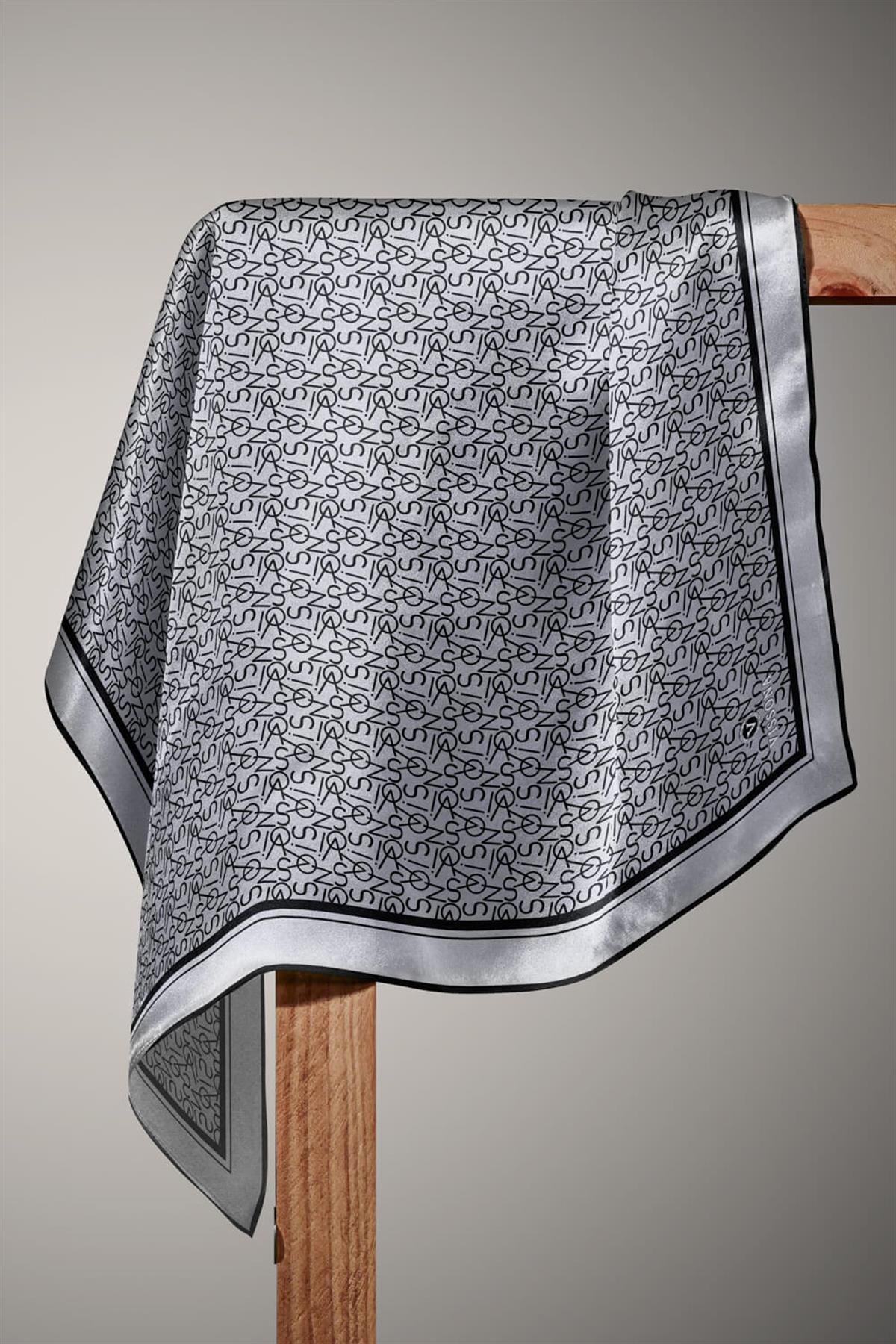 %100 Twill İpek Harf Desenli Gri - Siyah Renkli 90x90 Eşarp Dikim Şekli : El Dikişi