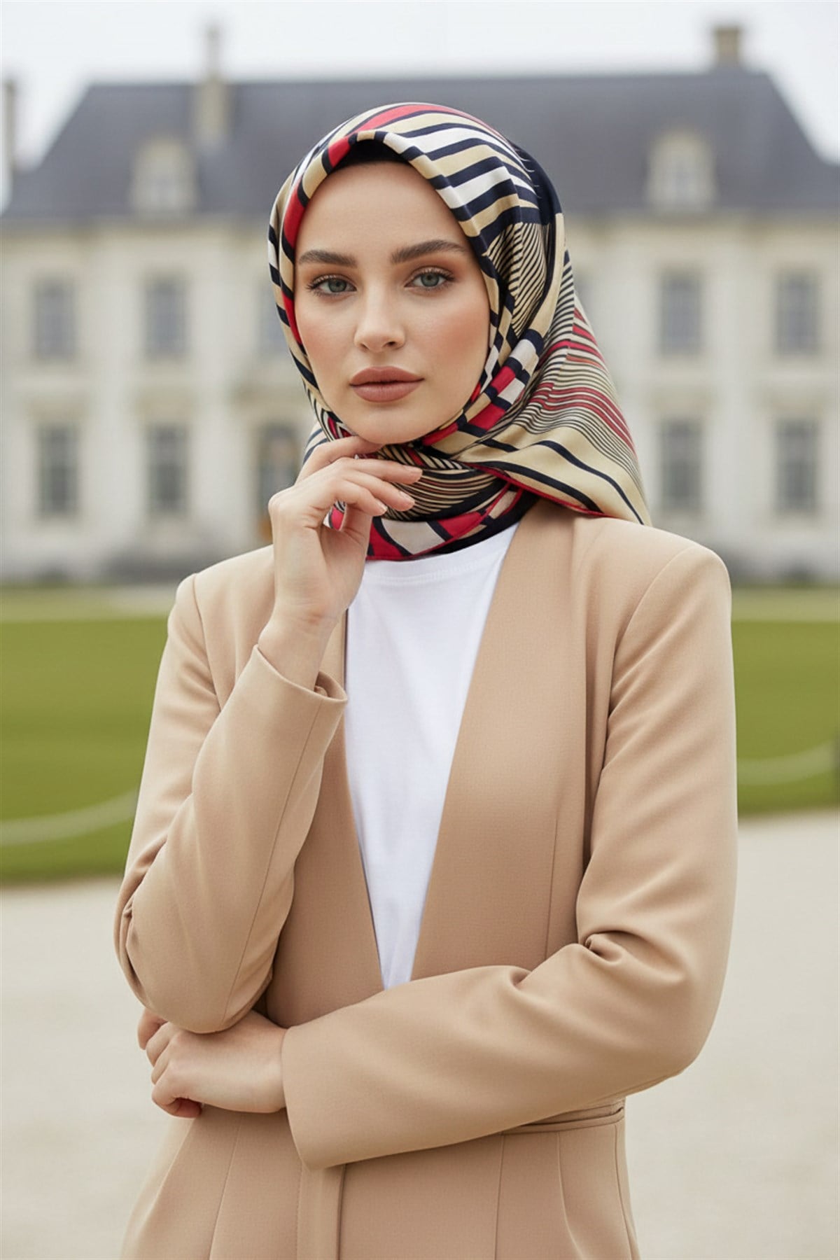 %100 Twill İpek Okyanus Dalgası Desenli Bej - Kırmızı Renkli 90x90 Eşarp Kenar Dikiş Şekli El Dikişli