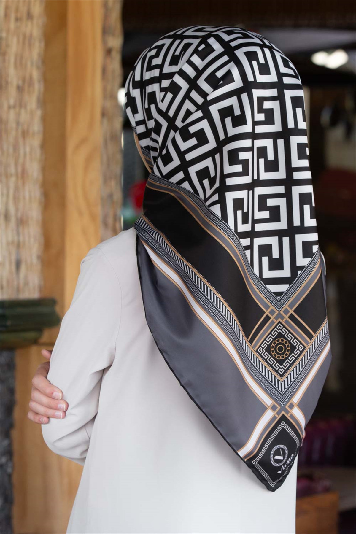 Twill Antik Desenli Gri Renkli 90x90 Eşarp (İpek İçermez) Kenar Dikiş Şekli El Dikişli