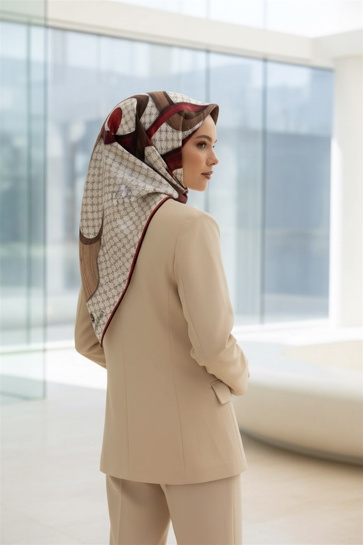 100% Twill Geometrik Halka Desenli Bordo - Vizon Renkli 90x90 Dikim Şekli : El Dikişi Eşarp