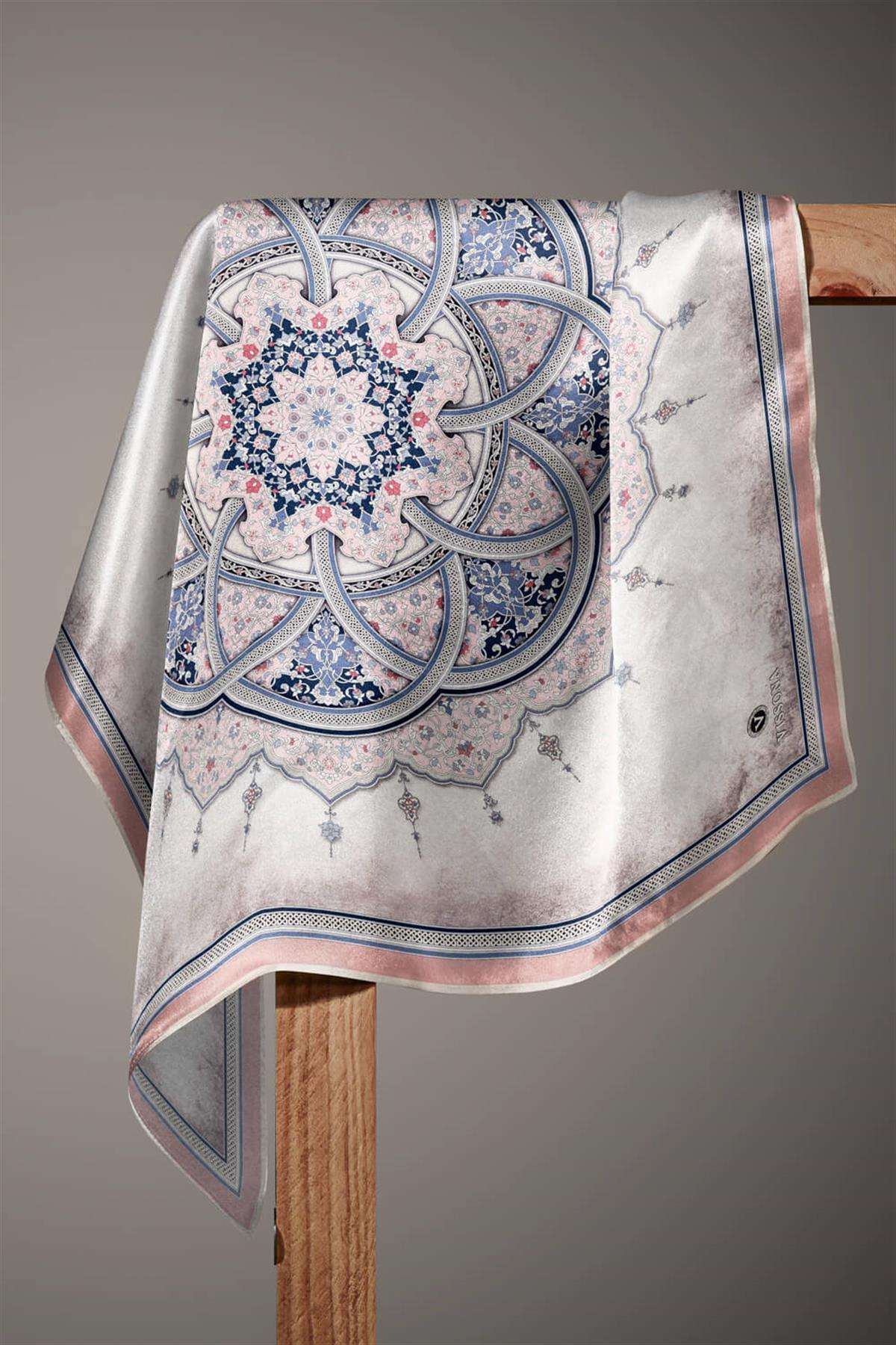 %100 Twill İpek Şal Desenli Pudra - Bebe Mavisi Renkli 90x90 Eşarp Dikim Şekli : El Dikişi