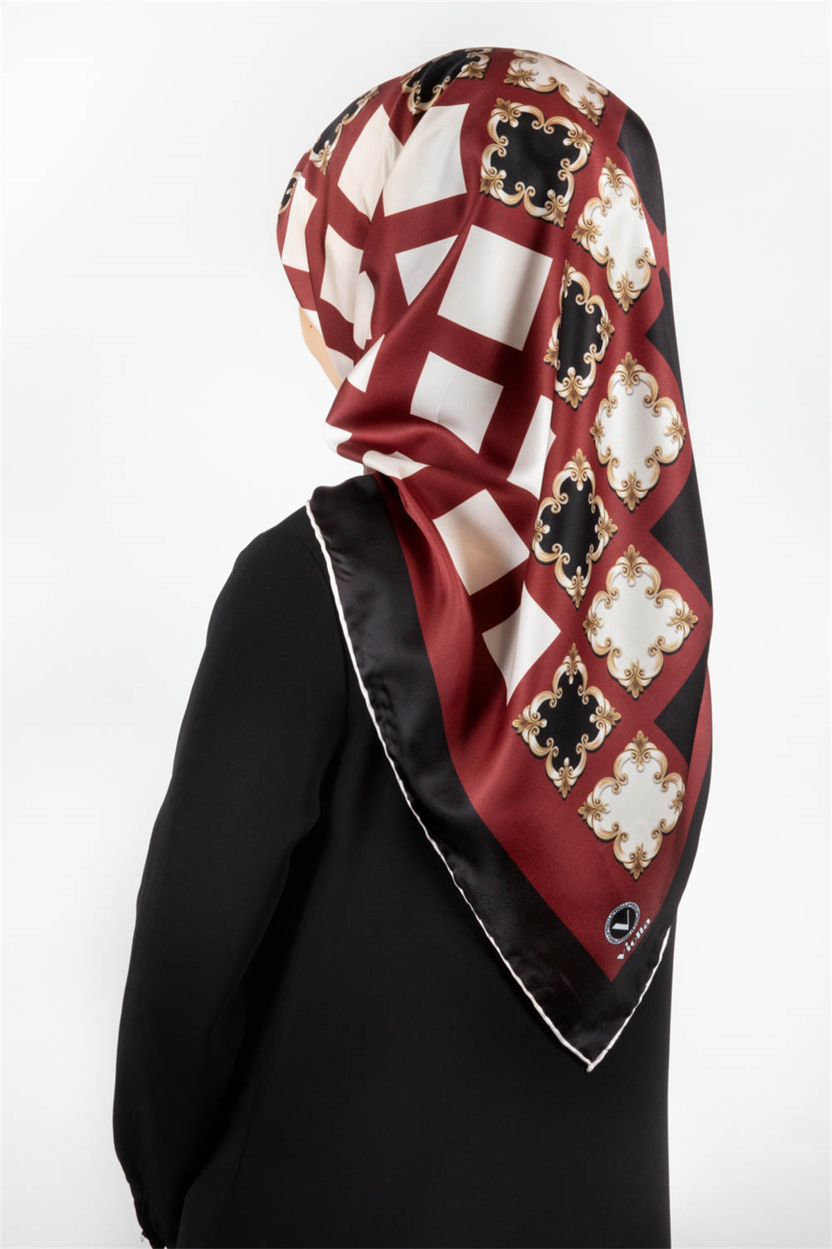 Twill Gold Detaylı Kare Desenli Bordo - Siyah Renkli 90x90 Eşarp (İpek İçermez) Kenar Dikiş Şekli El Dikişli