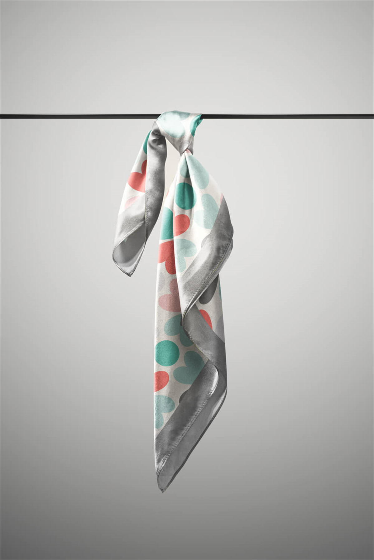 V40 Kadın Kalp Desenli Bandana 50x50 Yeşil Kırmızı DG0122-22