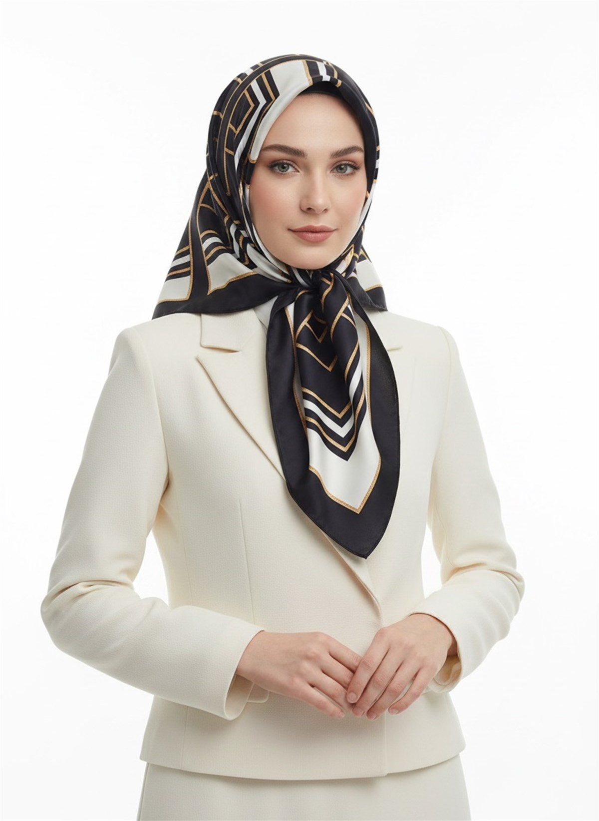 %100 Twill İpek Geometrik Desenli Siyah - Krem Renkli 90x90 Eşarp Dikim Şekli : El Dikişi