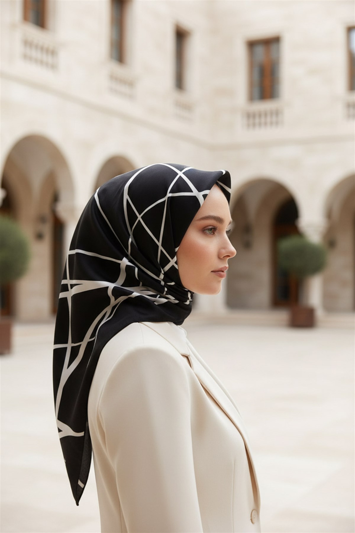 %100 Twill İpek Çizgili Desenli Siyah - Beyaz Renkli 90x90 Eşarp Dikim Şekli : El Dikişi