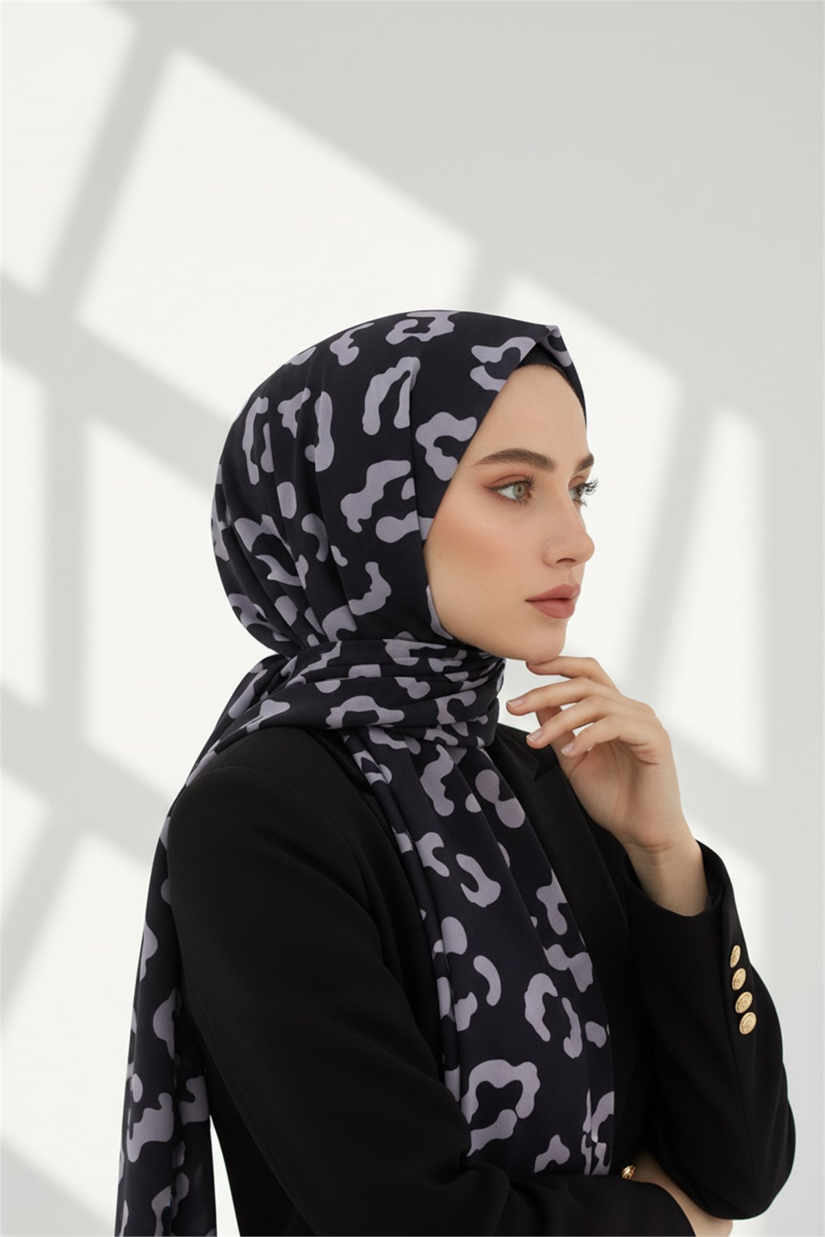 KREP LEOPAR DESENLİ GRİ RENKLİ 75X195 KIRIŞMAZ ŞAL